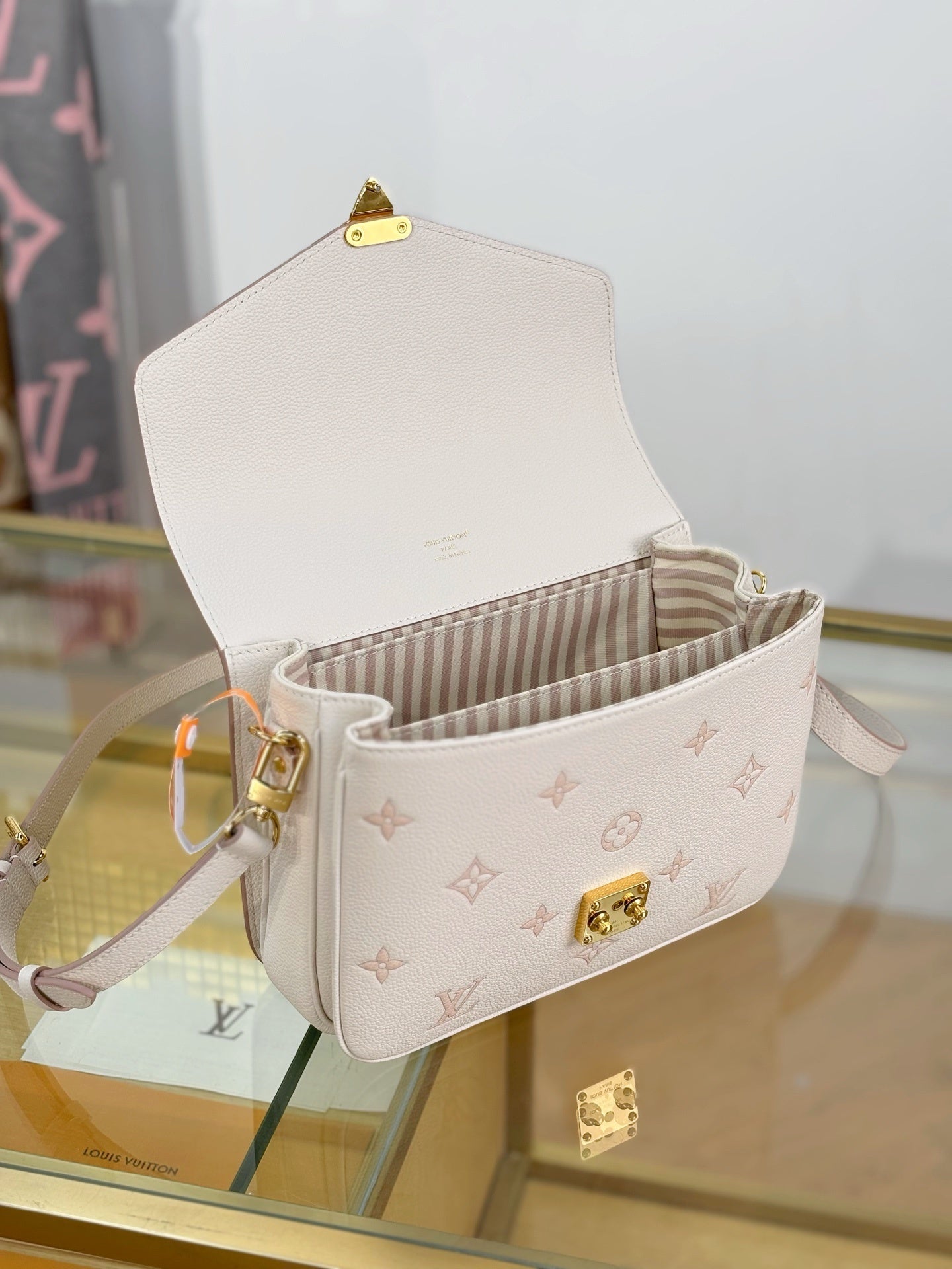 Louis Vuitton Pochette Métis MM Handbag