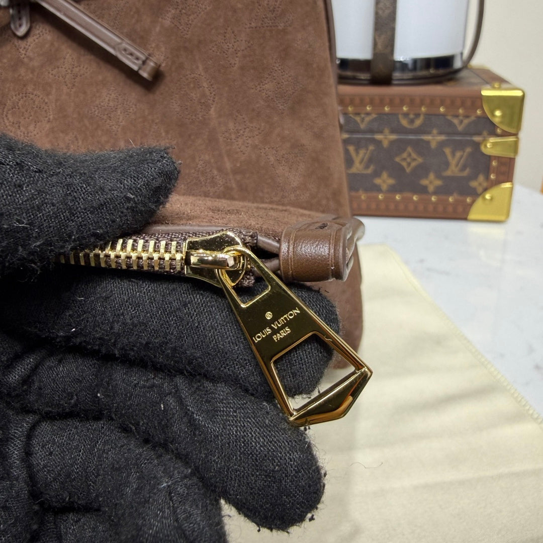 Louis Vuitton CarryAll PM Handbag in Chocolate Suede & Shearling – Cozygram Collection