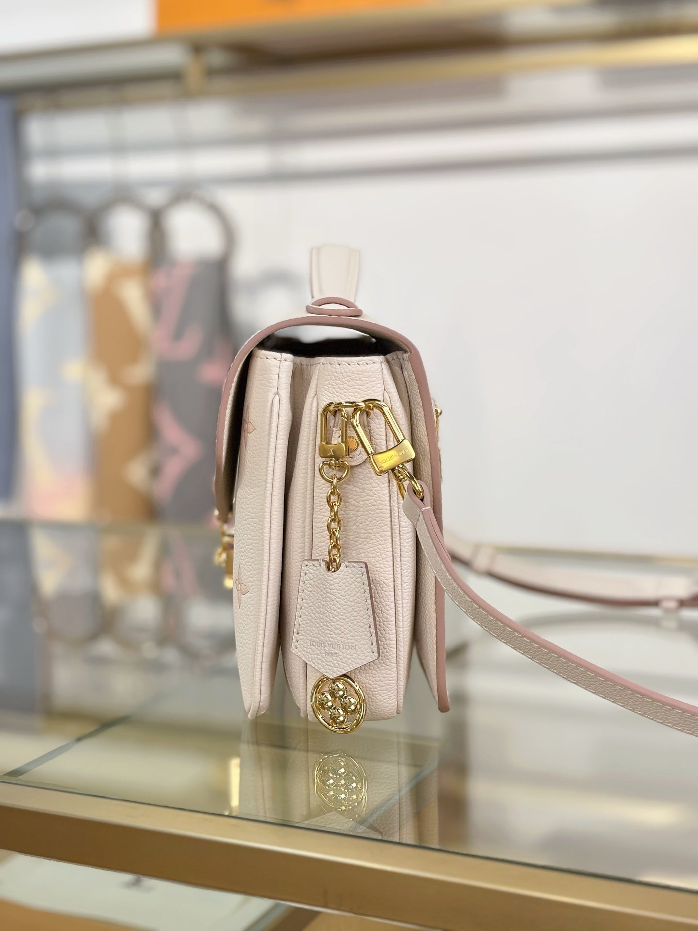 Louis Vuitton Pochette Métis MM Handbag