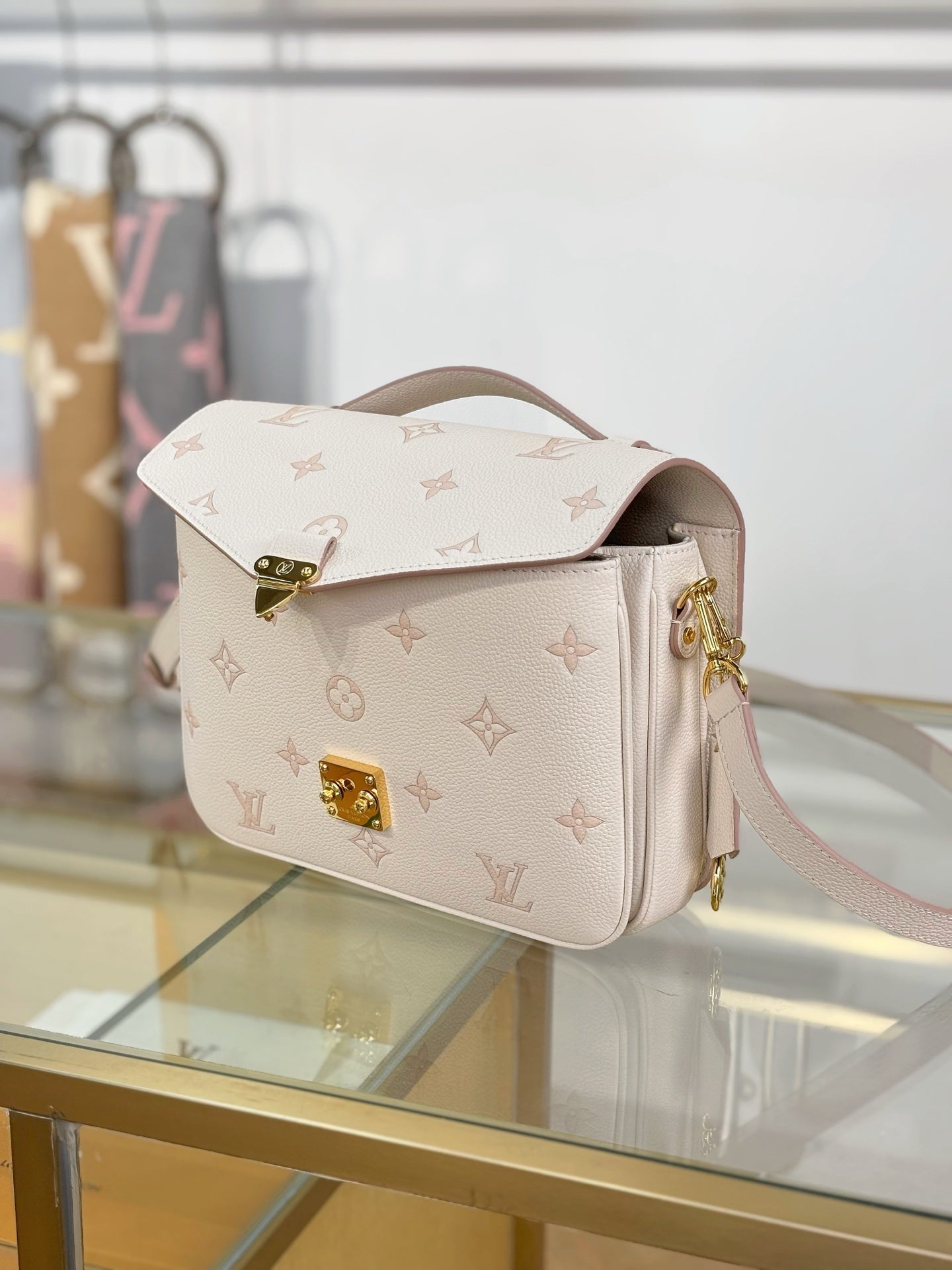 Louis Vuitton Pochette Métis MM Handbag