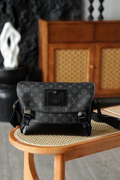 Louis Vuitton Messenger Voyage PM – Monogram Eclipse Canvas