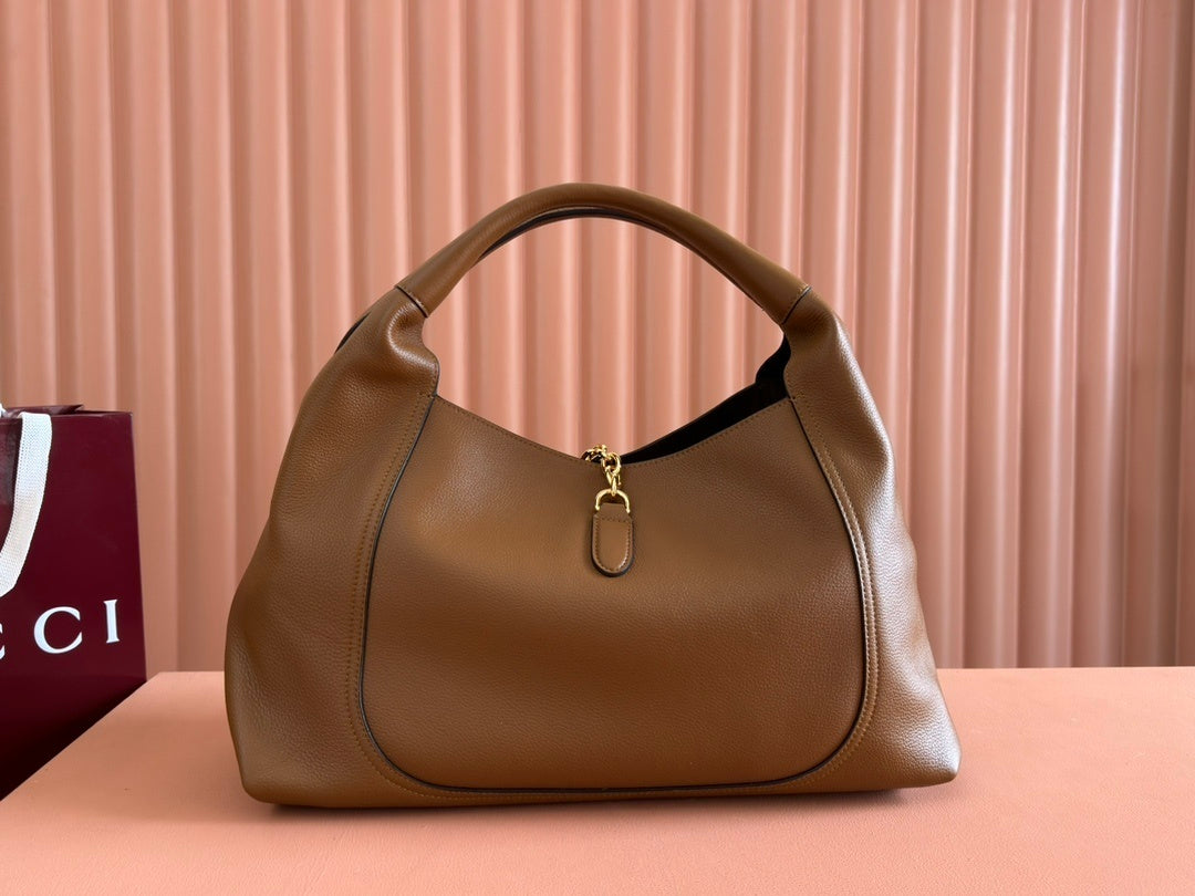 Gucci Softbit Maxi Shoulder Bag in Brown Grainy Leather
