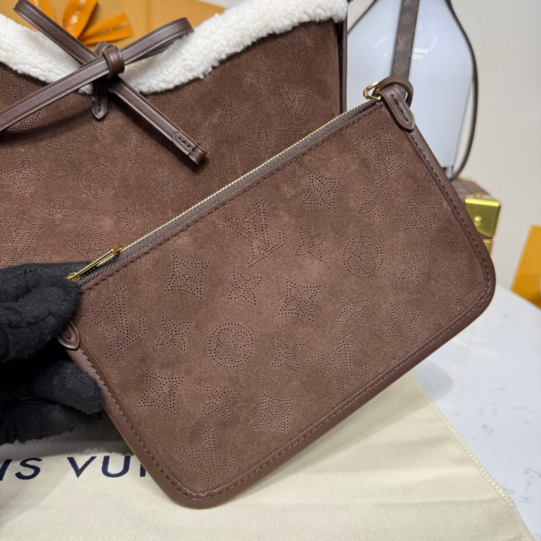 Louis Vuitton CarryAll PM Handbag in Chocolate Suede & Shearling – Cozygram Collection