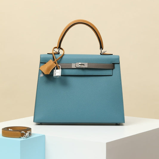 Hermès Kelly Classic Structured Luxury Bag