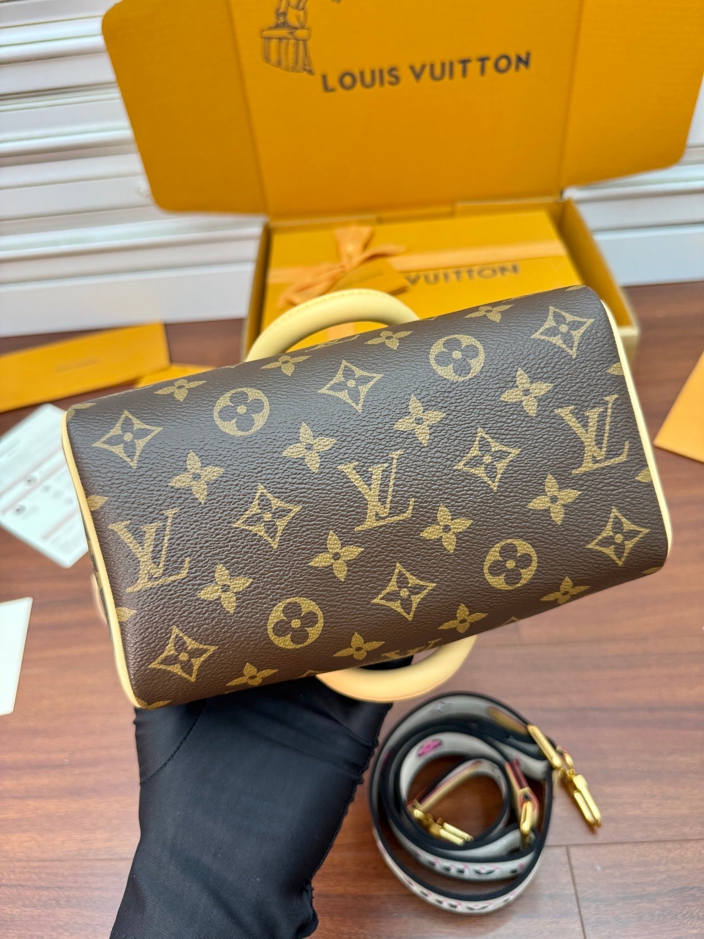 Louis Vuitton Speedy Bandoulière 20 Handbag