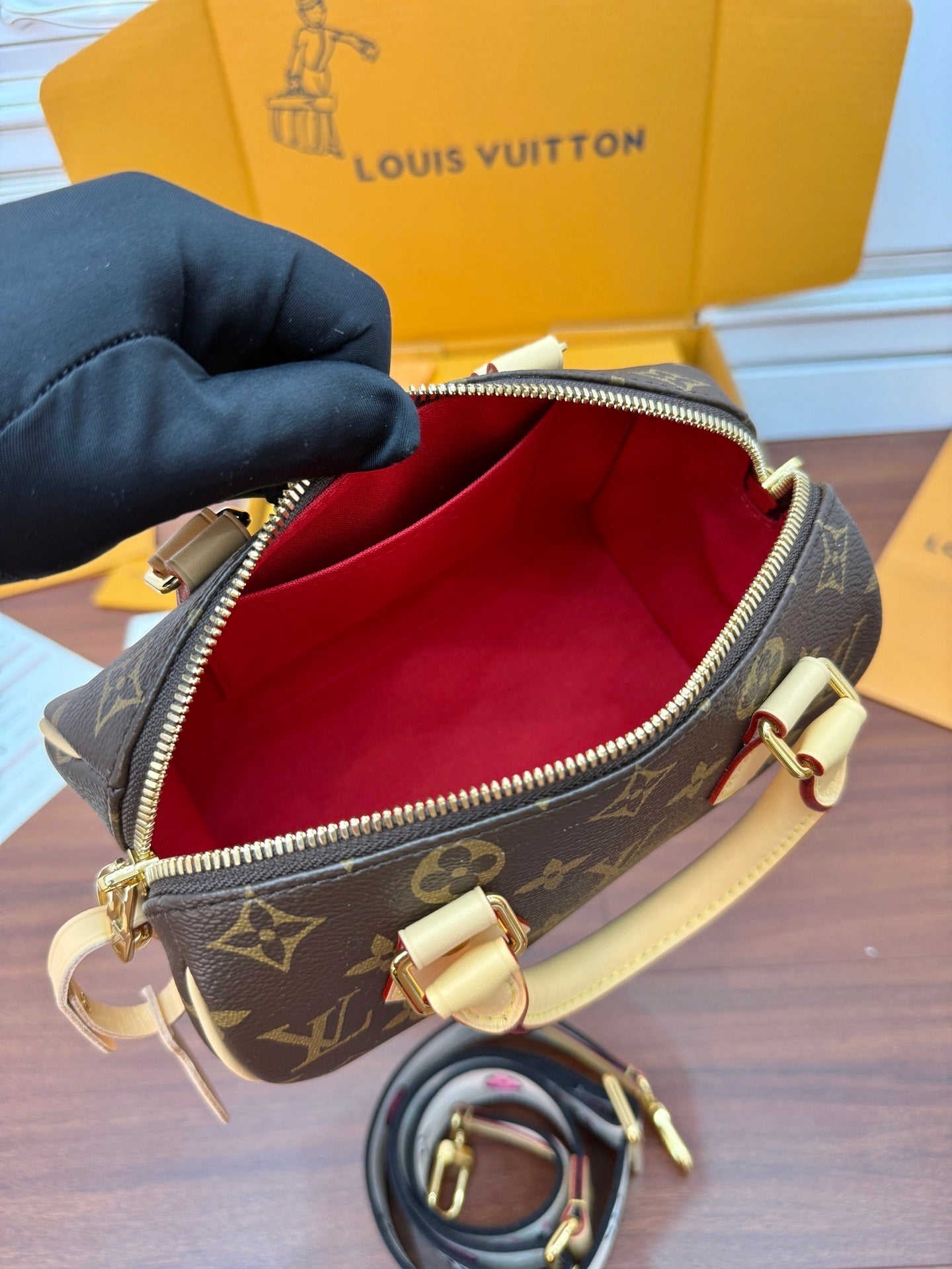 Louis Vuitton Speedy Bandoulière 20 Handbag