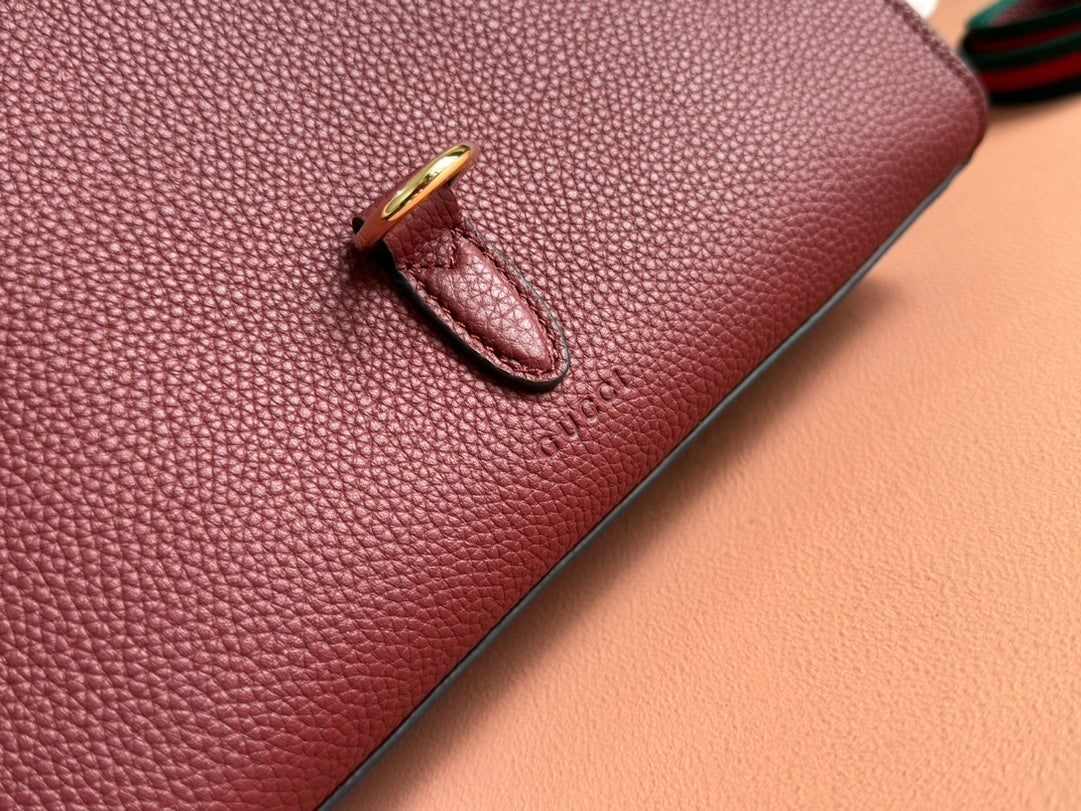 Gucci Small/Medium Tote Bag in Rosso Ancora Red or Bordeaux Grained Leather with Hook Closure