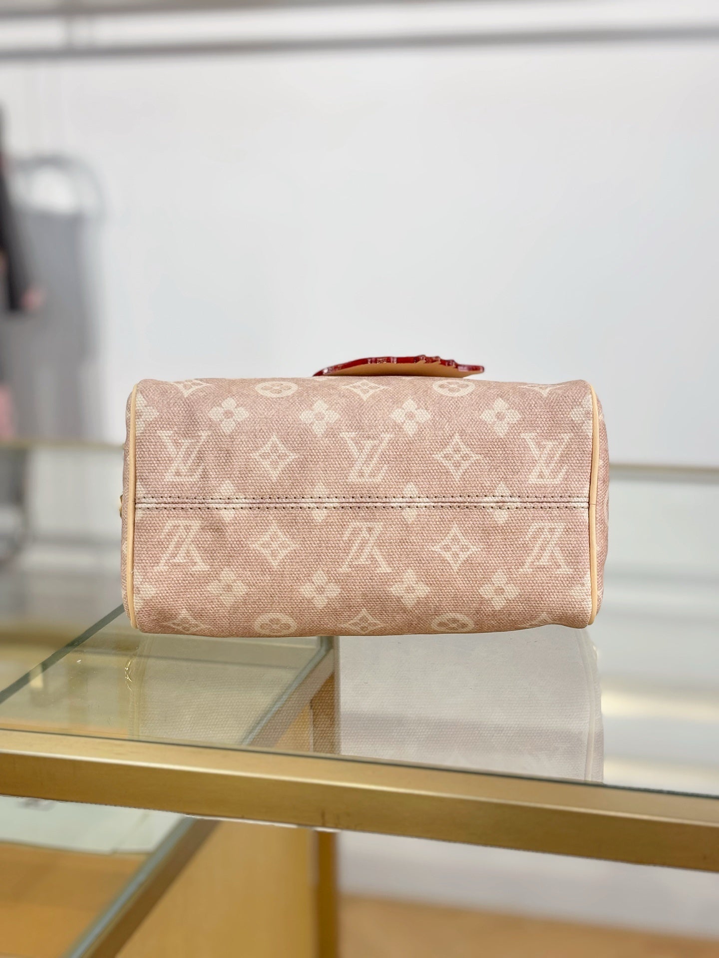 Louis Vuitton Speedy Bandoulière 20 – Monogram Canvas Handbag with Cowhide Leather & Signature Strap