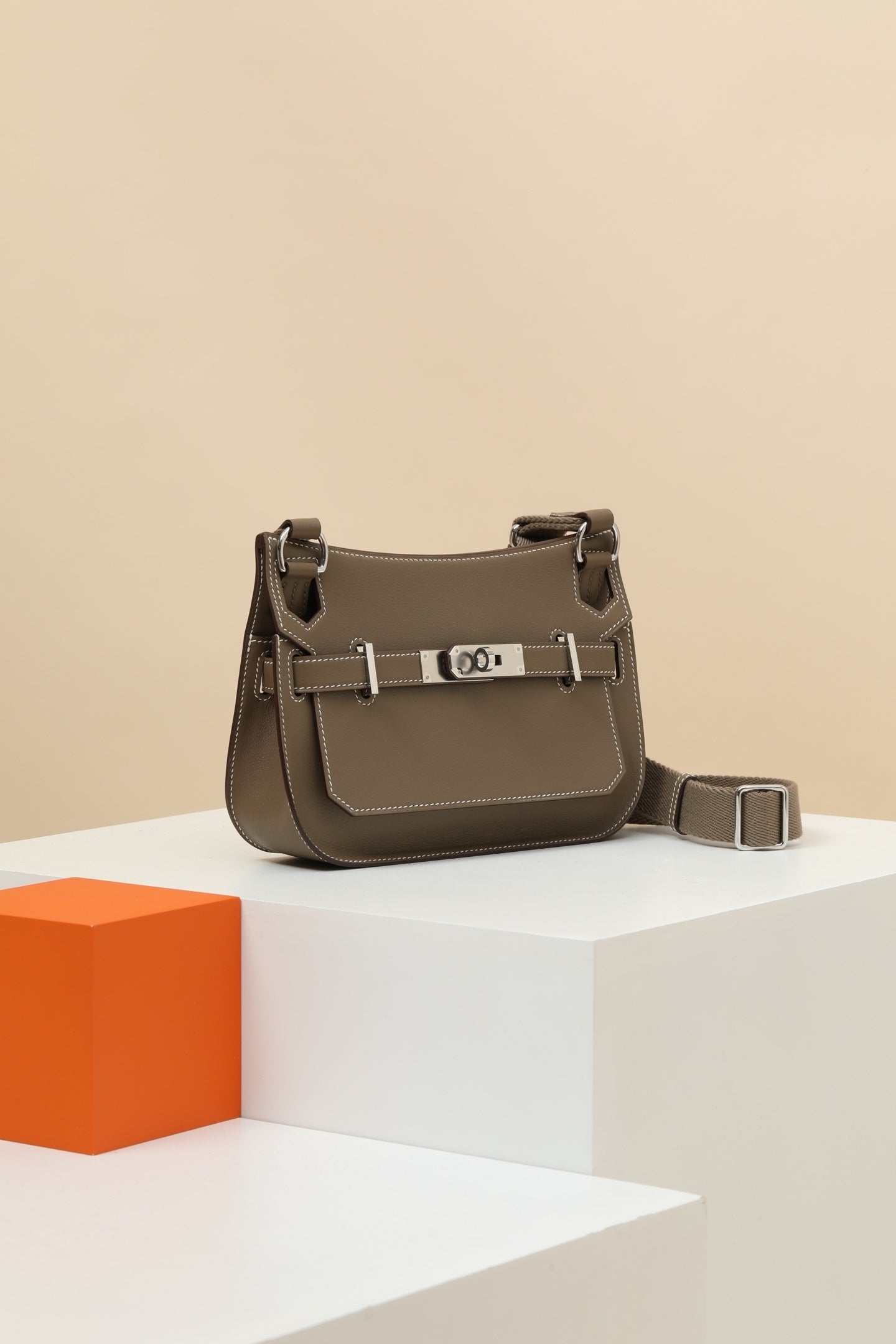 Hermès Mini Jypsière Bag – Elegant Luxury Crossbody Handbag