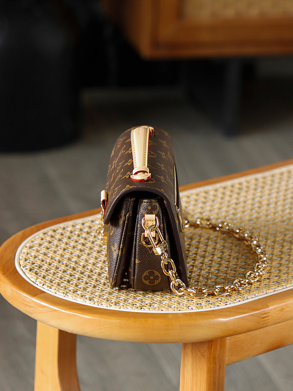 Louis Vuitton Pochette Métis East West Bag Monogram Canvas with Cowhide Leather & Gold Hardware