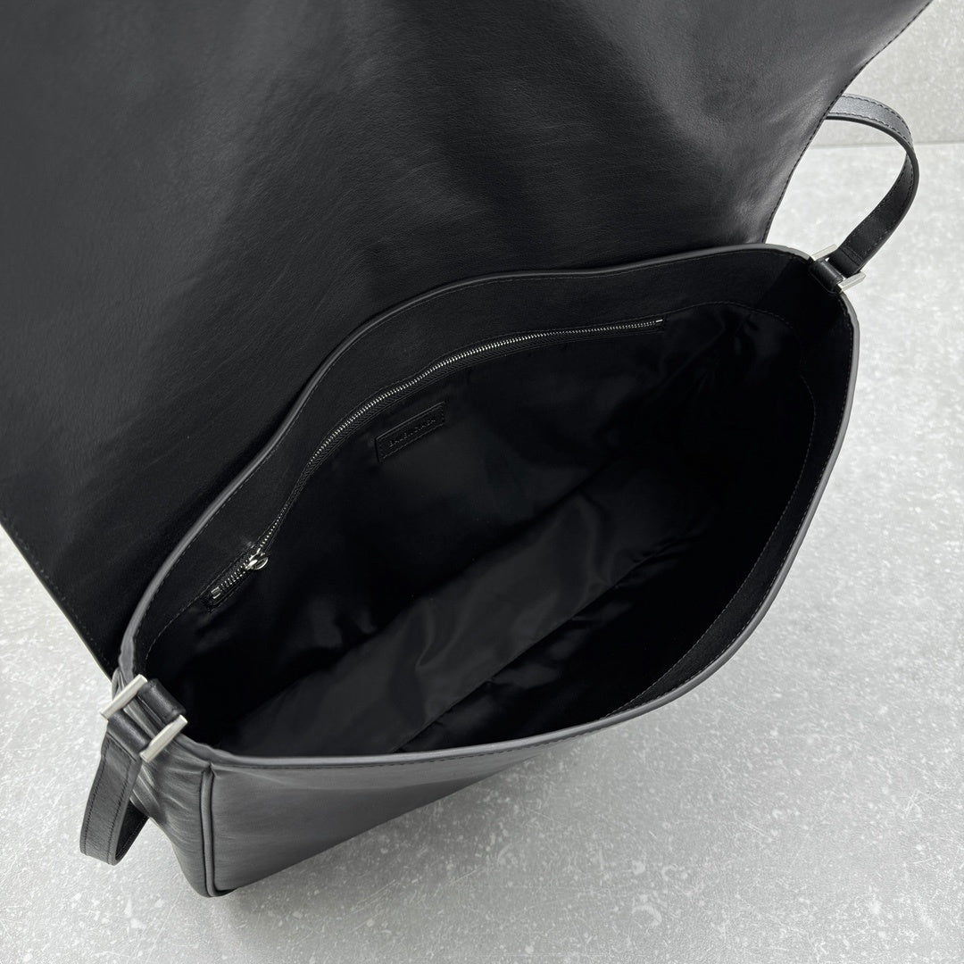 Balenciaga Grungy Medium Messenger Bag Black Leather
