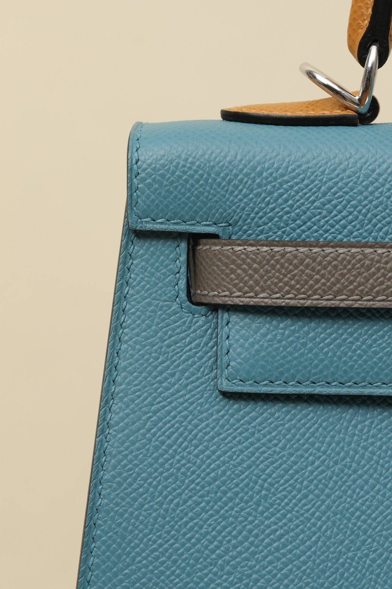 Hermès Kelly Classic Structured Luxury Bag