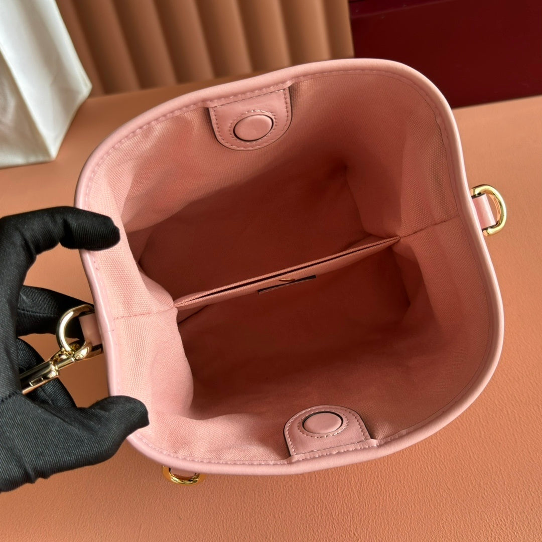 Gucci GG Emblem Small Bucket Bag in Pink Leather