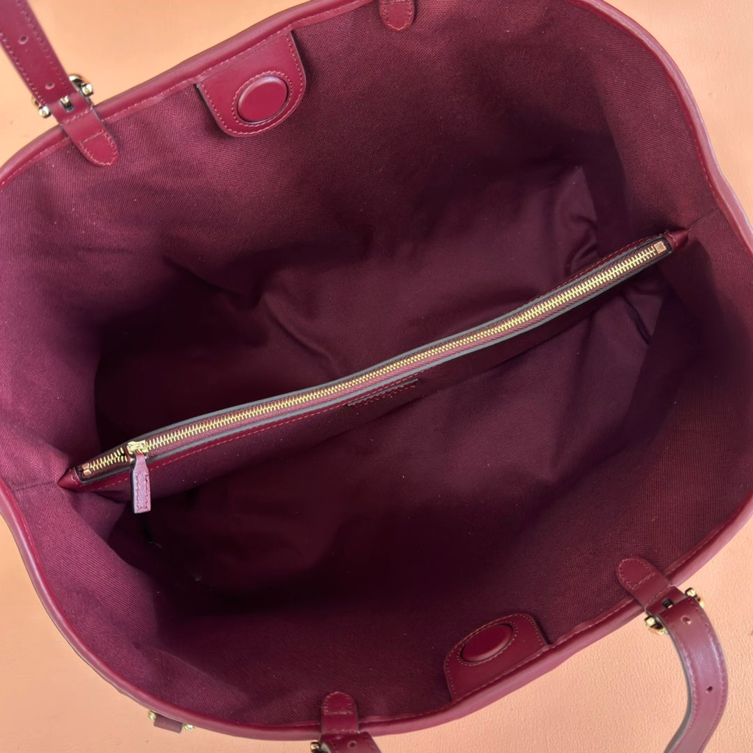 Gucci GG Emblem Large Tote Bag in Rosso Ancora Red