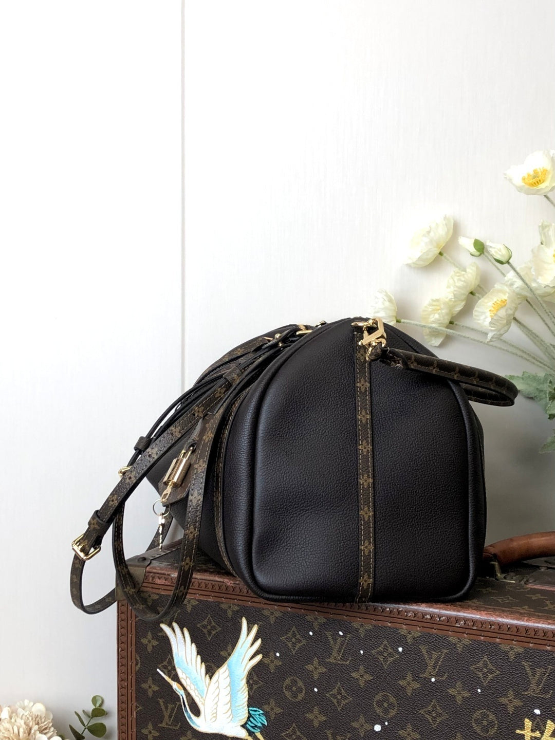 Louis Vuitton Express MM Handbag – Fashion Leather