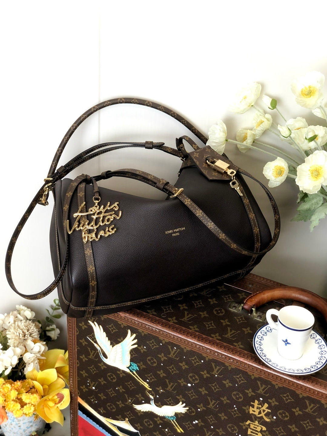 Louis Vuitton Express MM Handbag – Fashion Leather