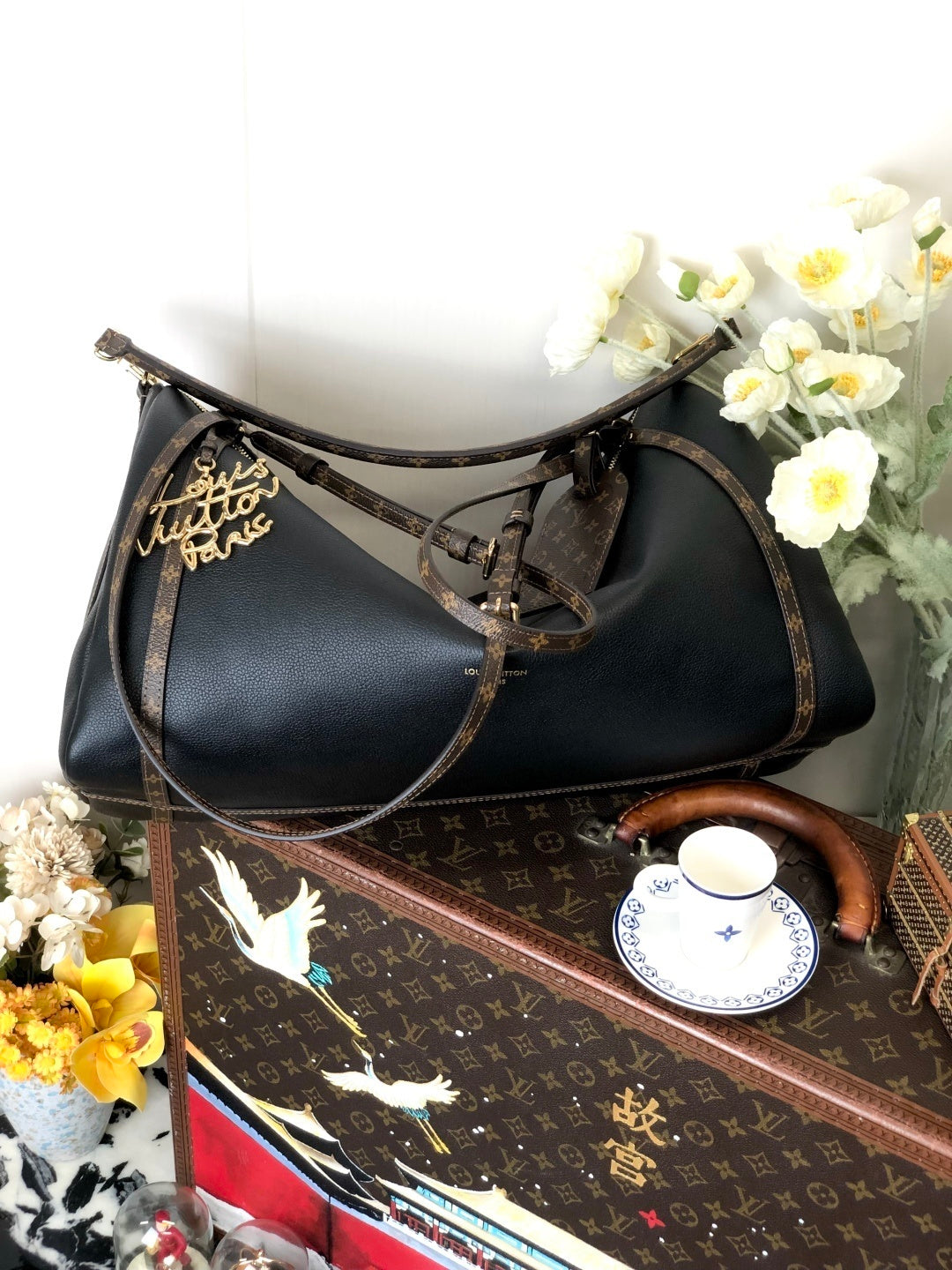Louis Vuitton Express MM Bag – Black Calfskin Leather with Monogram Canvas Trim