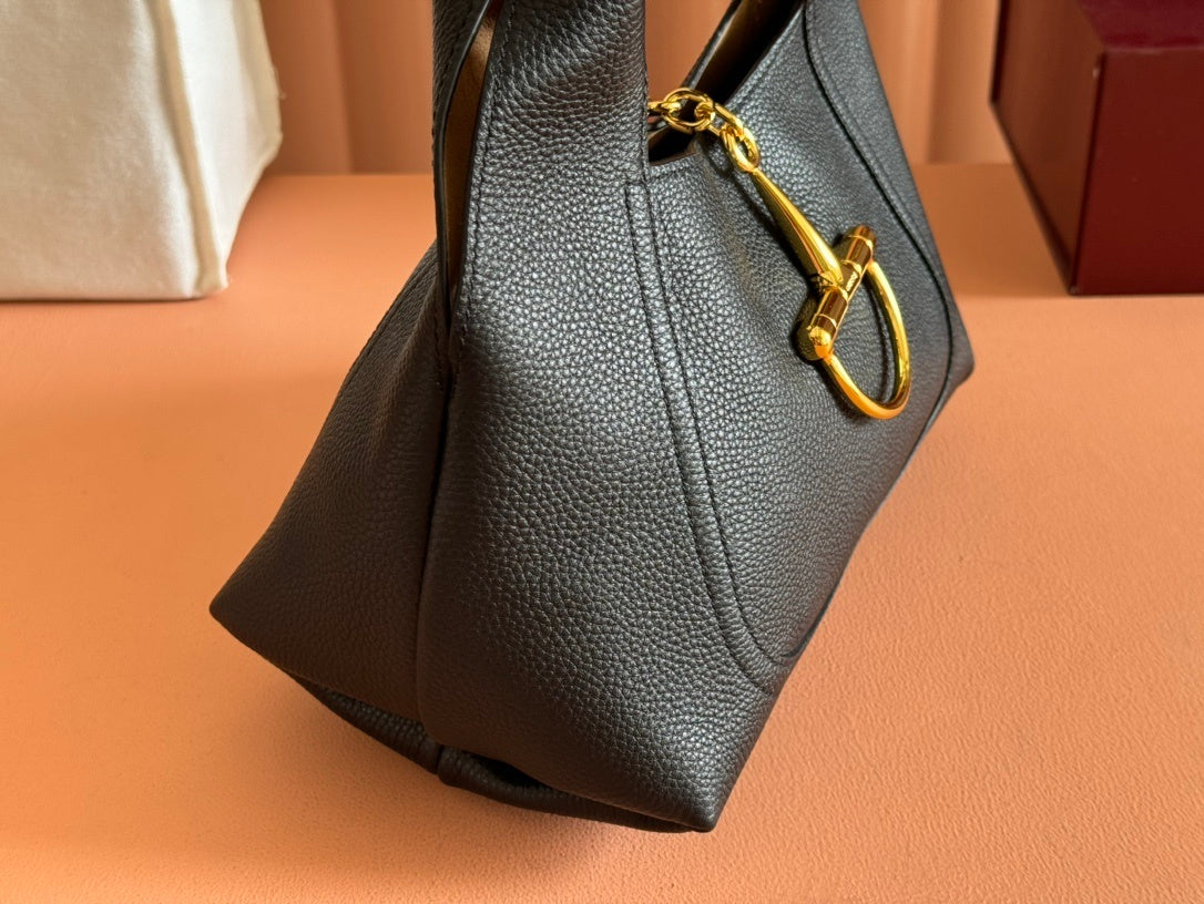 Gucci Softbit Shoulder Bag in Black Grained Leather