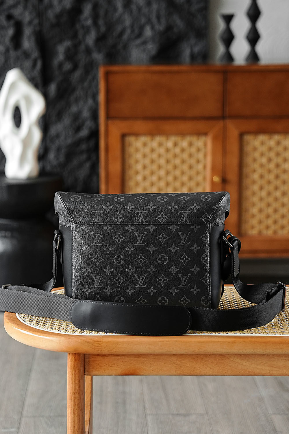 Louis Vuitton Messenger Voyage PM – Monogram Eclipse Canvas