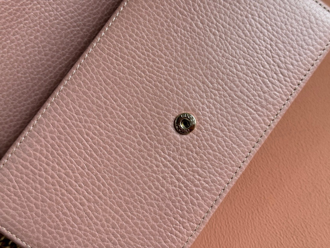 Gucci Interlocking G Chain Wallet in Pink Pebbled Leather