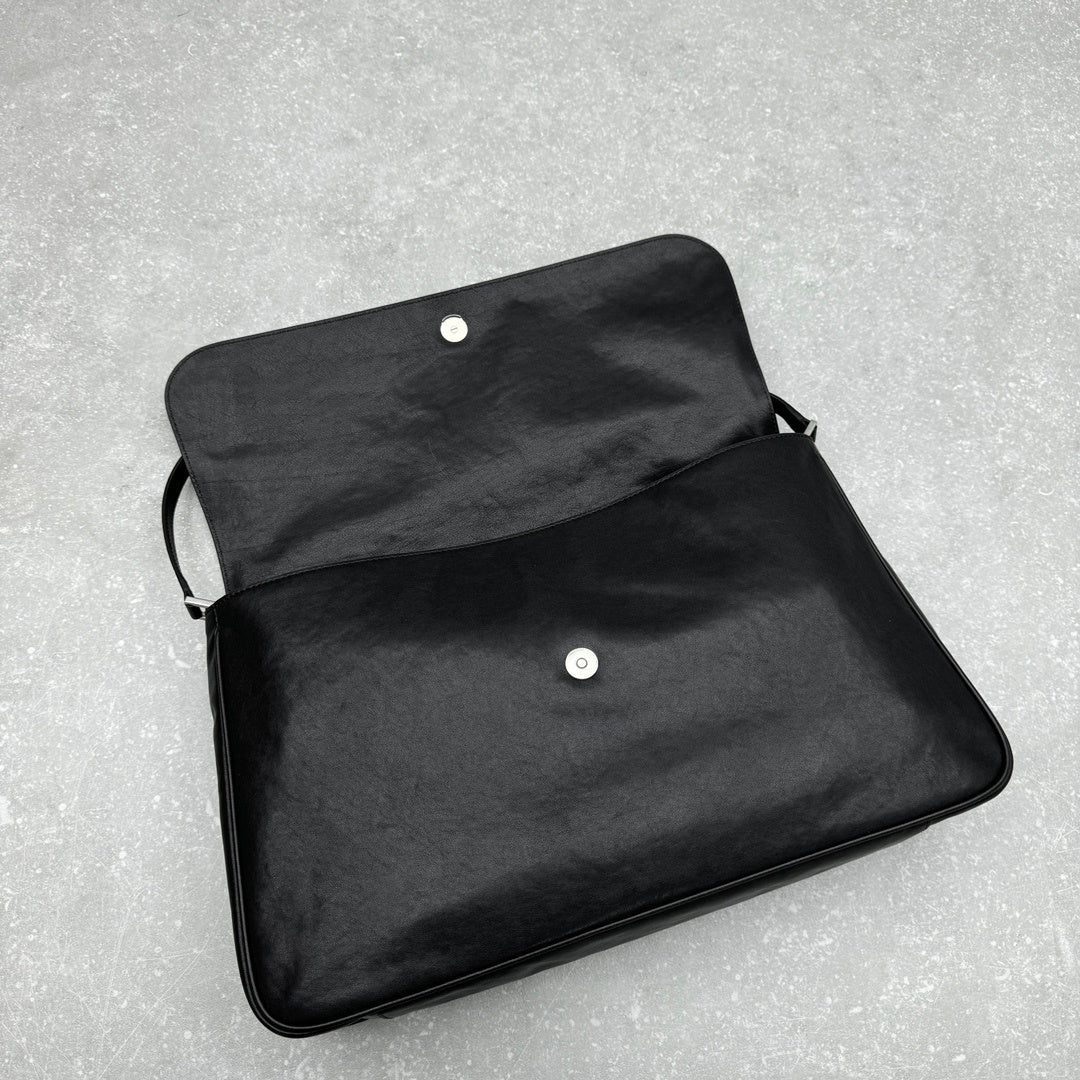 Balenciaga Grungy Medium Messenger Bag Black Leather
