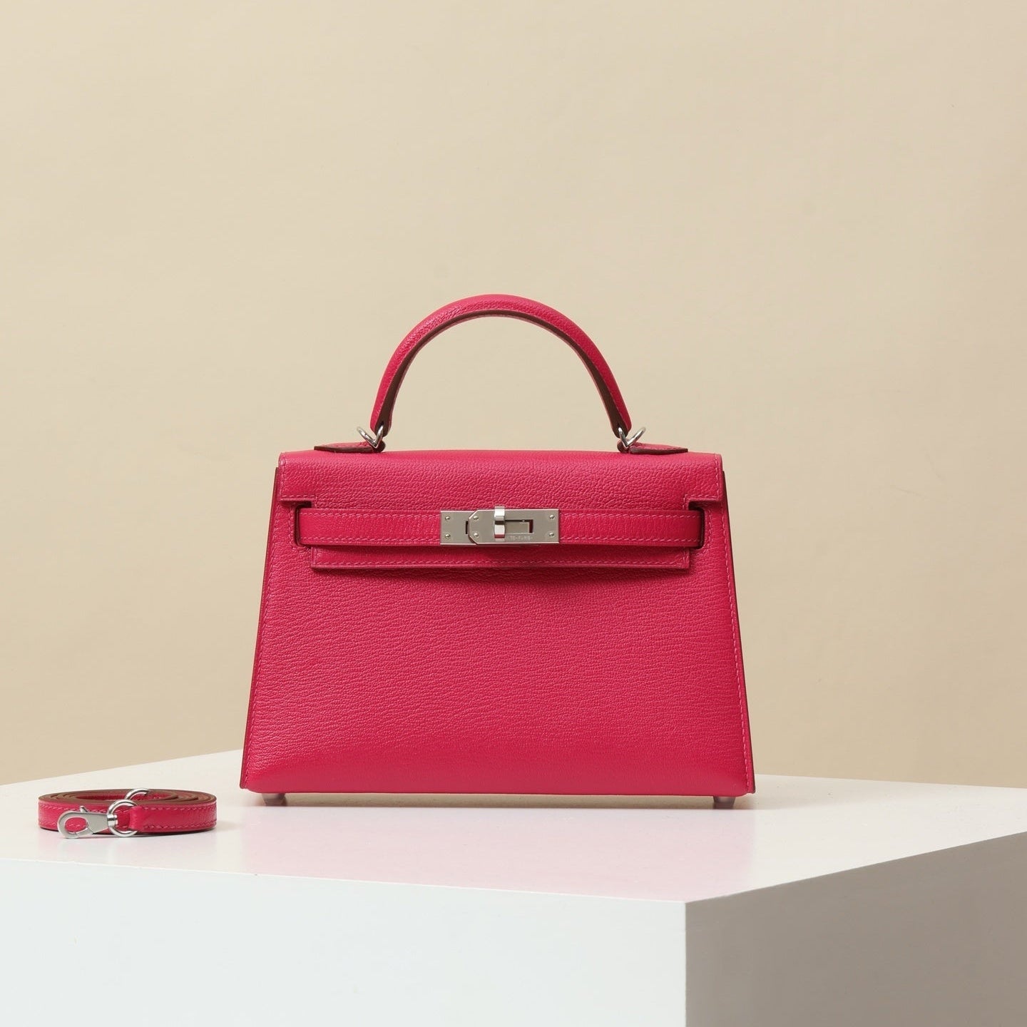 Hermès Kelly 25 Pink Togo Leather Bag