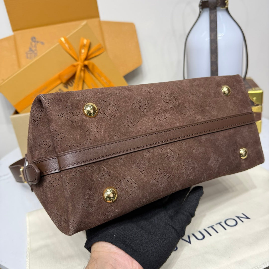 Louis Vuitton CarryAll PM Handbag in Chocolate Suede & Shearling – Cozygram Collection