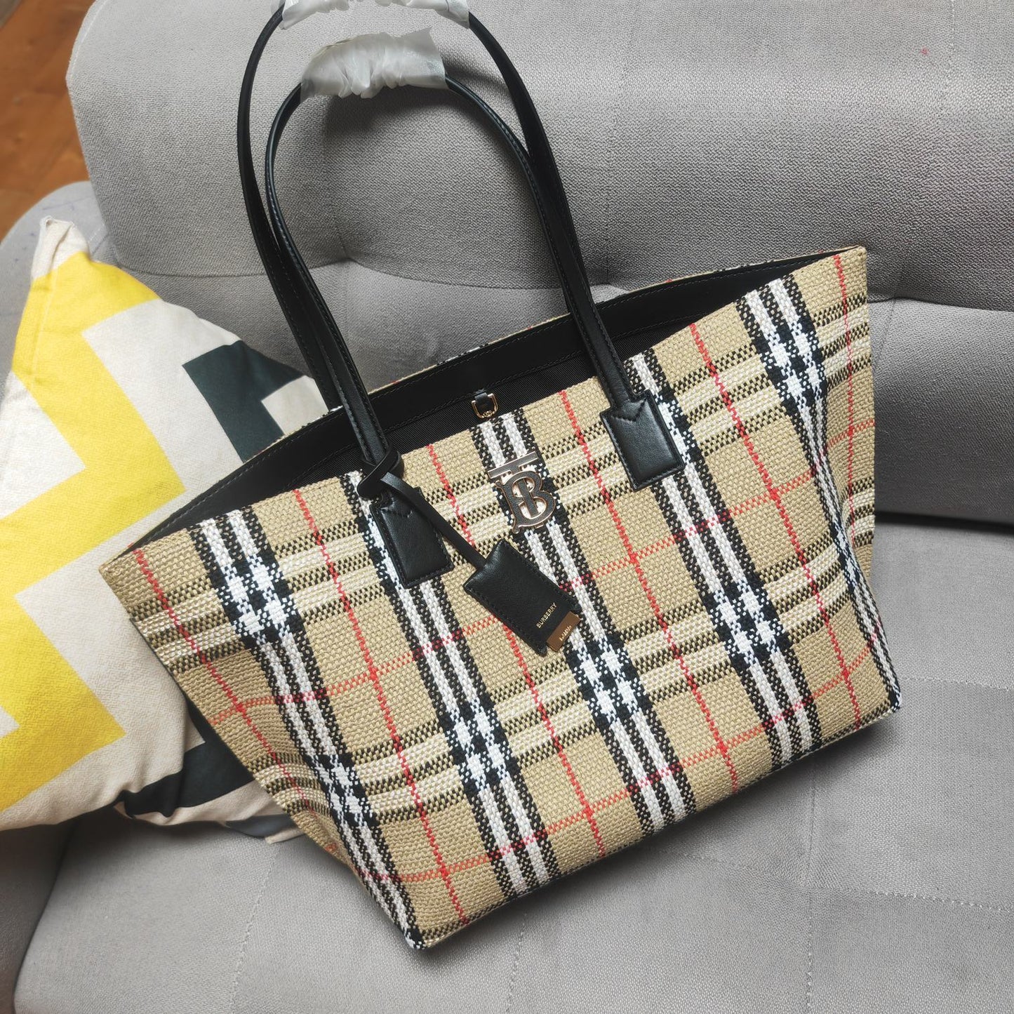 Burberry Highlands House Check Tote Bag in Beige Cotton-Linen Blend
