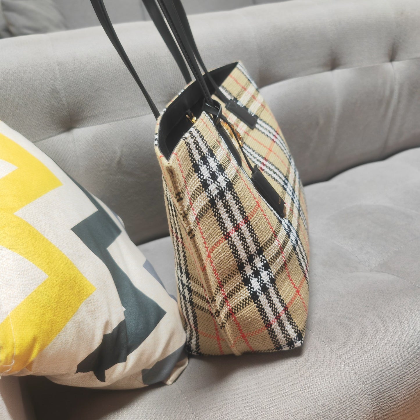 Burberry Highlands House Check Tote Bag in Beige Cotton-Linen Blend