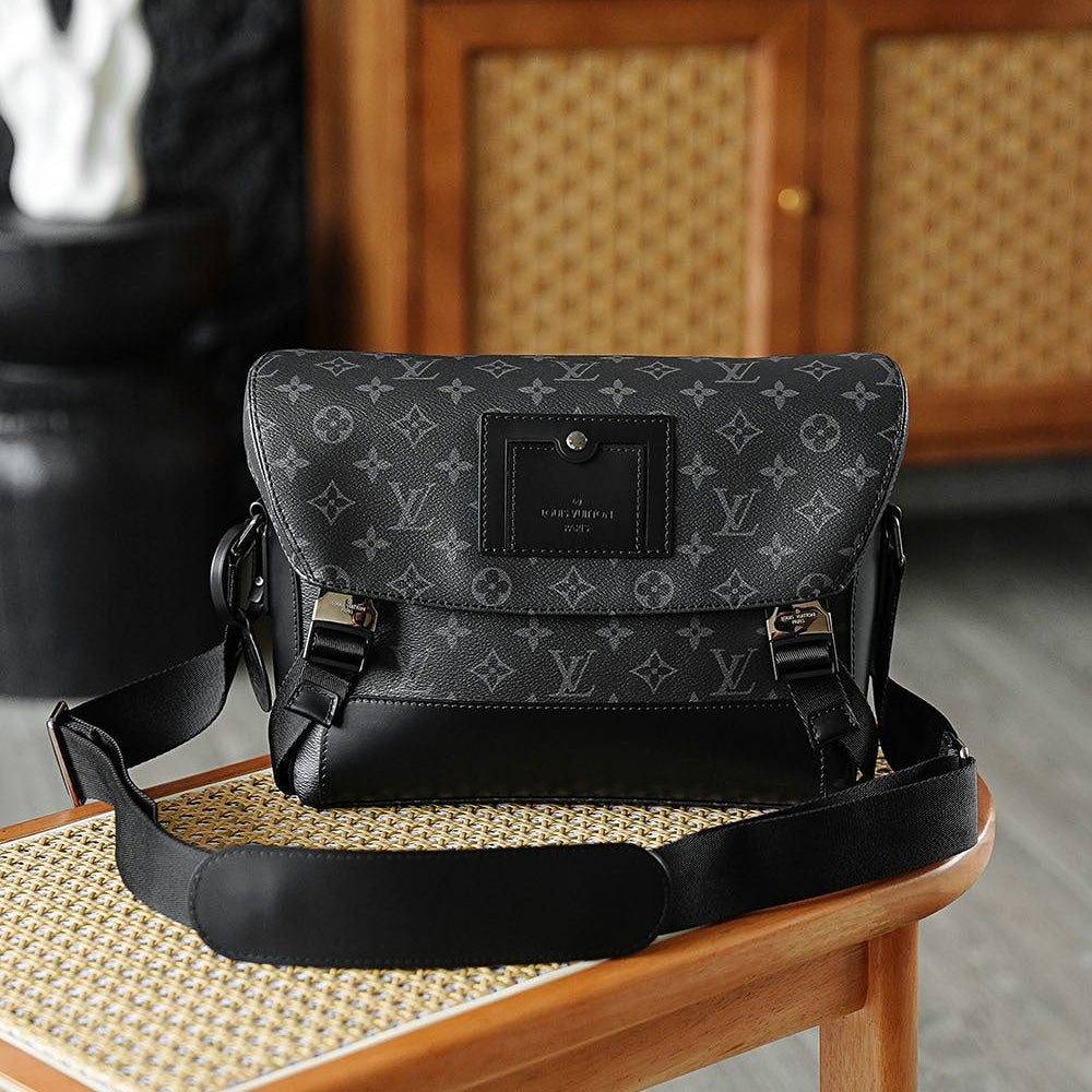 Louis Vuitton Messenger Voyage PM – Monogram Eclipse Canvas