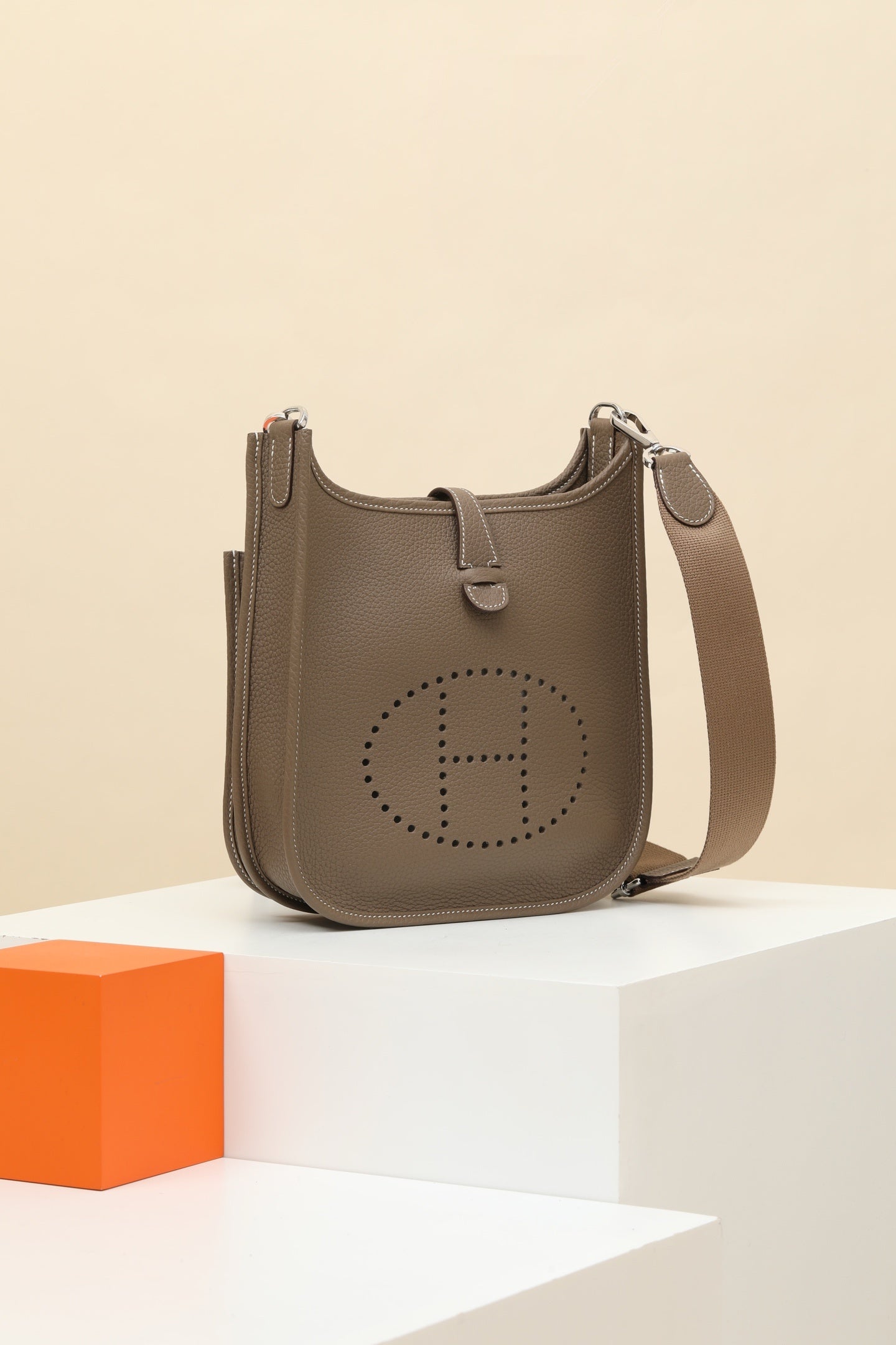 Hermès Evelyne III 29 Clemence Leather Bag