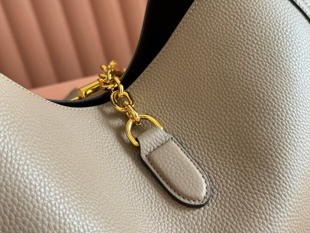 Gucci Softbit Medium Top Handle Bag in Beige Grained Leather with Gold Hardware