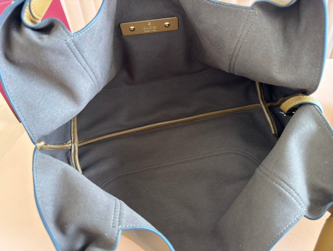 Gucci Softbit Maxi Shoulder Bag in Brown Grainy Leather