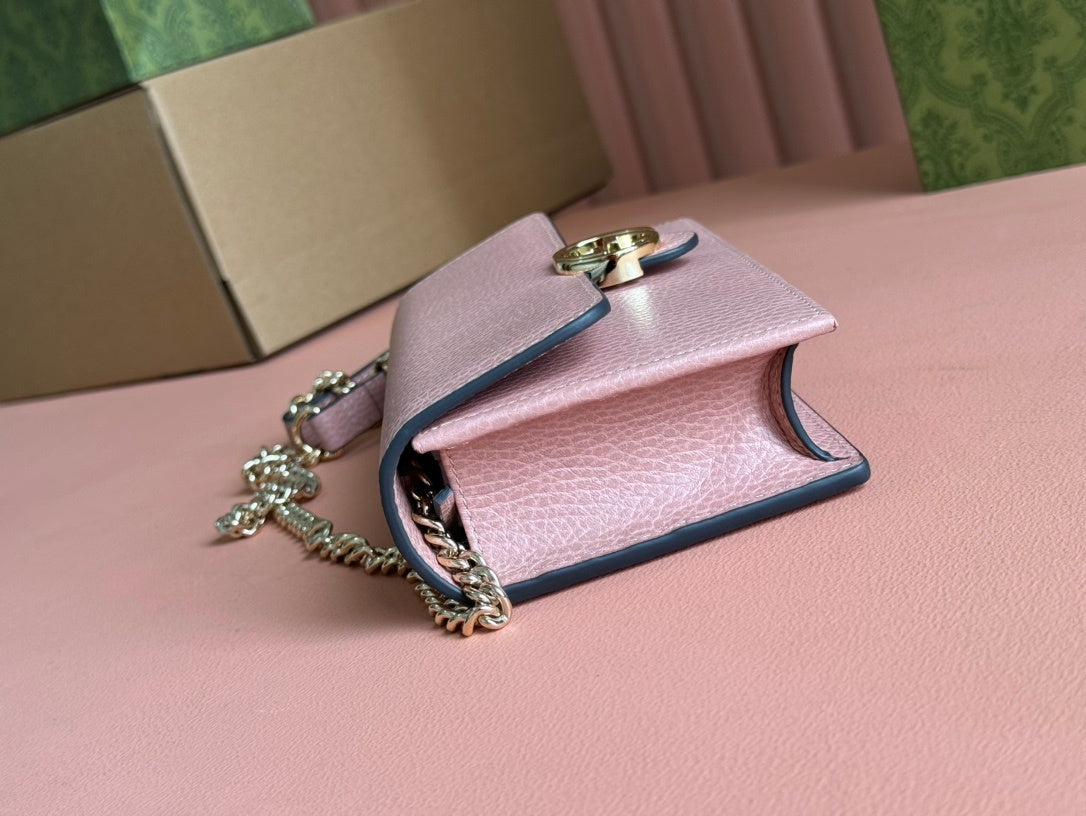Gucci Interlocking G Chain Wallet in Pink Pebbled Leather