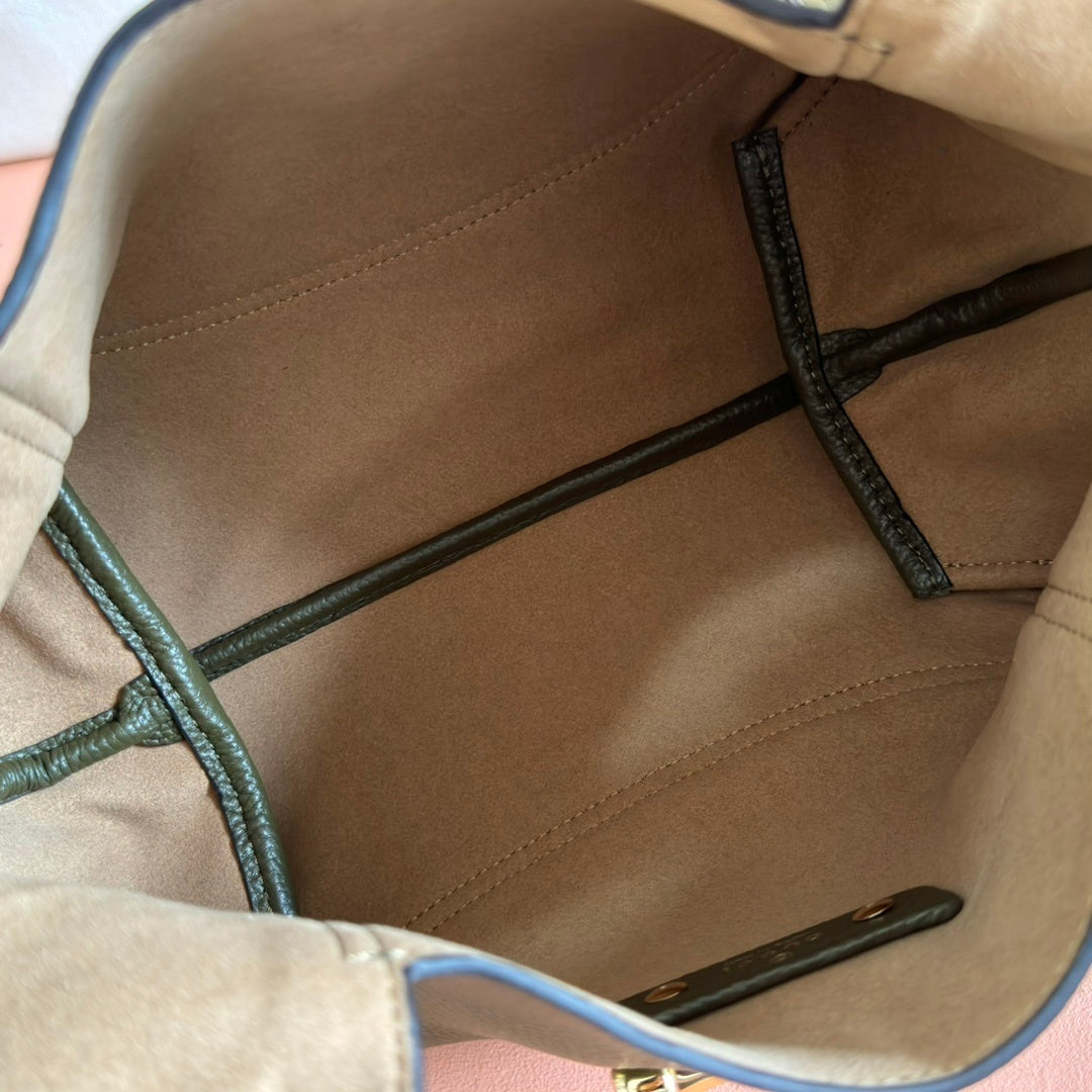 Gucci Large Softbit Leather Shoulder Bag in Green
