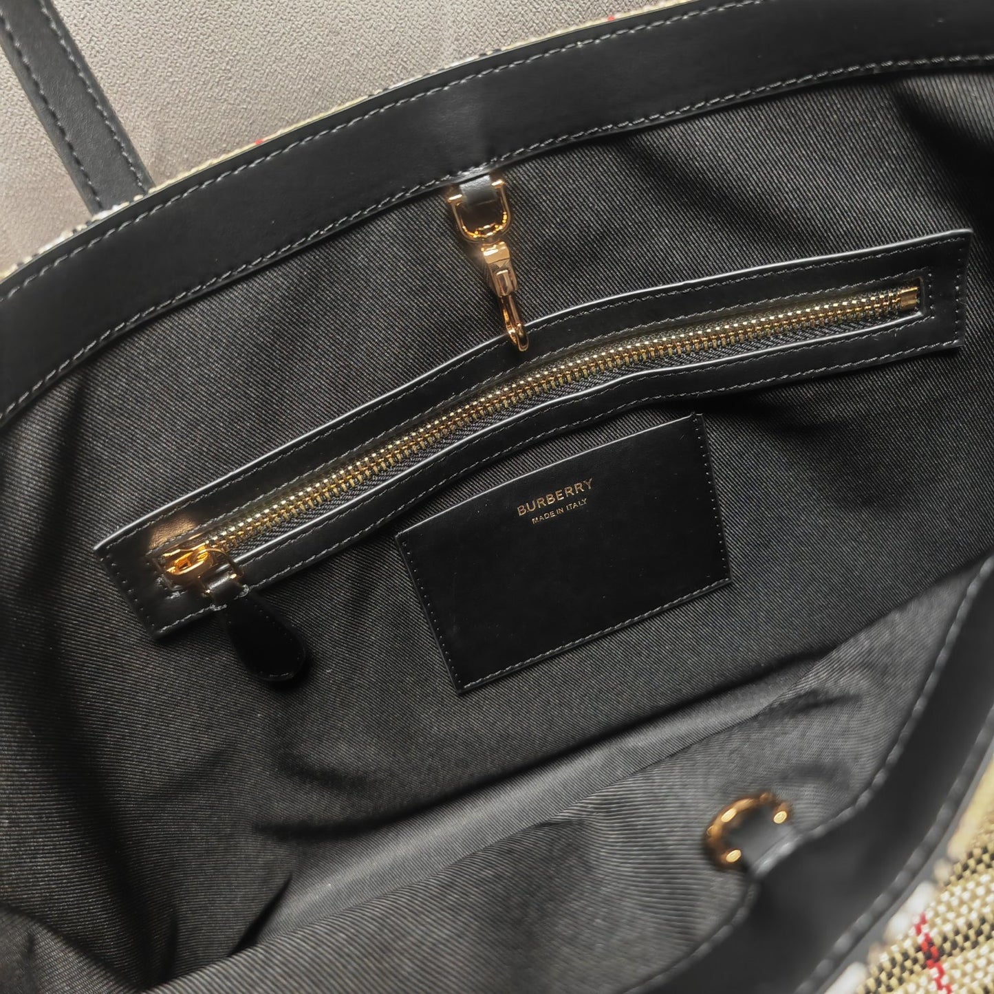 Burberry Highlands House Check Tote Bag in Beige Cotton-Linen Blend