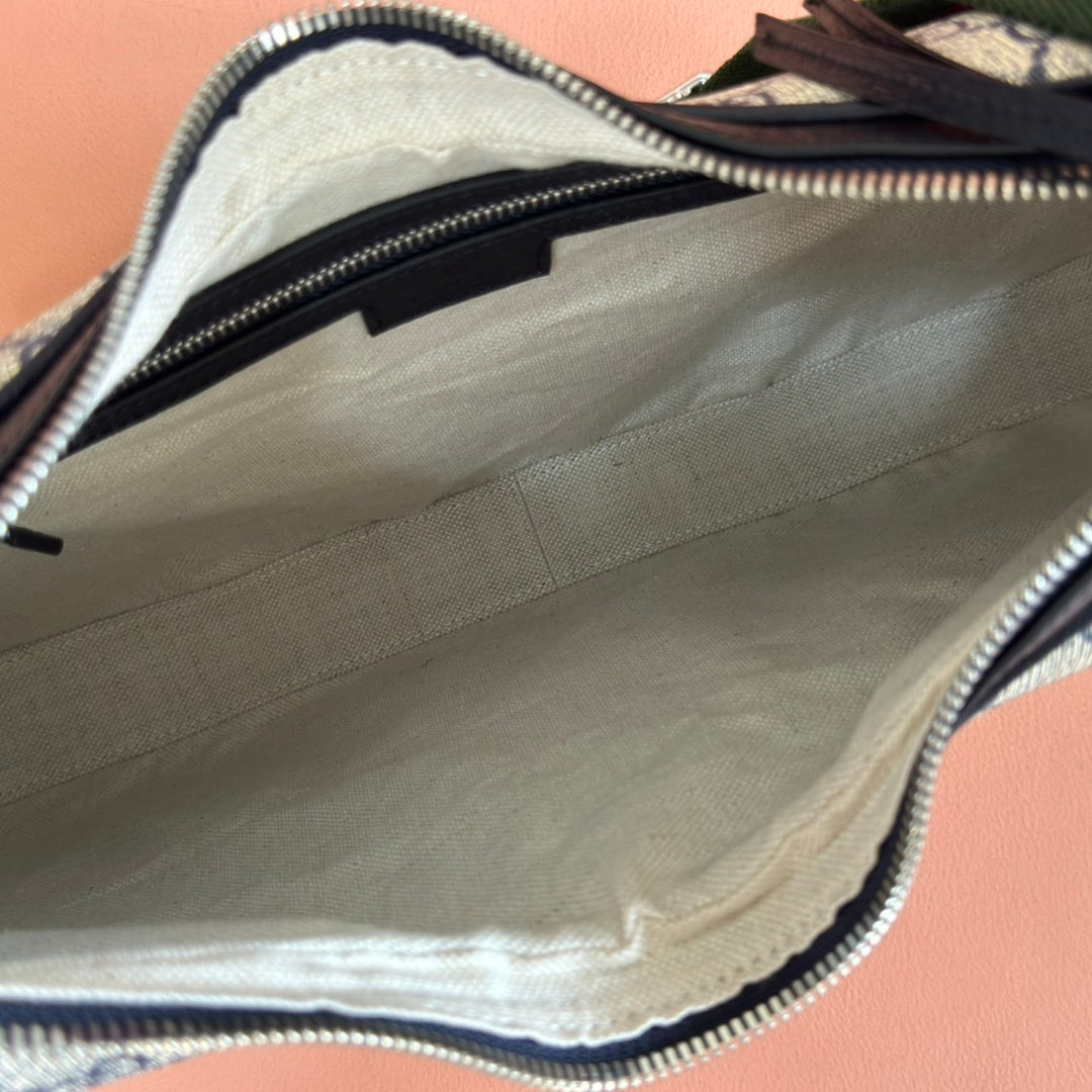 Gucci Attache Large Shoulder Bag in Beige and Ebony GG Supreme Canvas with Black Leather Trim