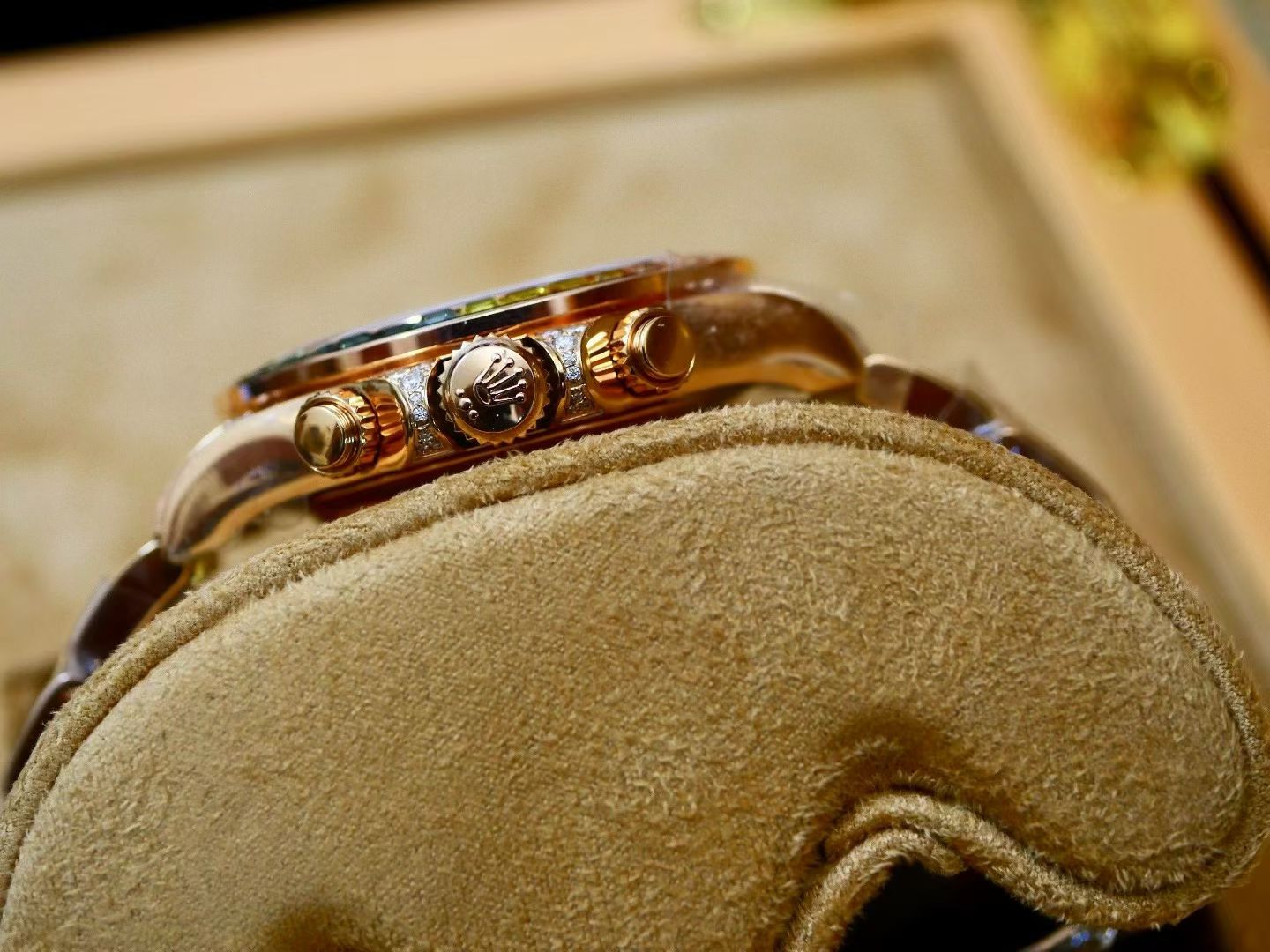 Rolex Cosmograph Daytona 116595RBOW 18K Everose Gold, Rainbow Sapphire Bezel, Diamond-Set Case & Pavé Dial