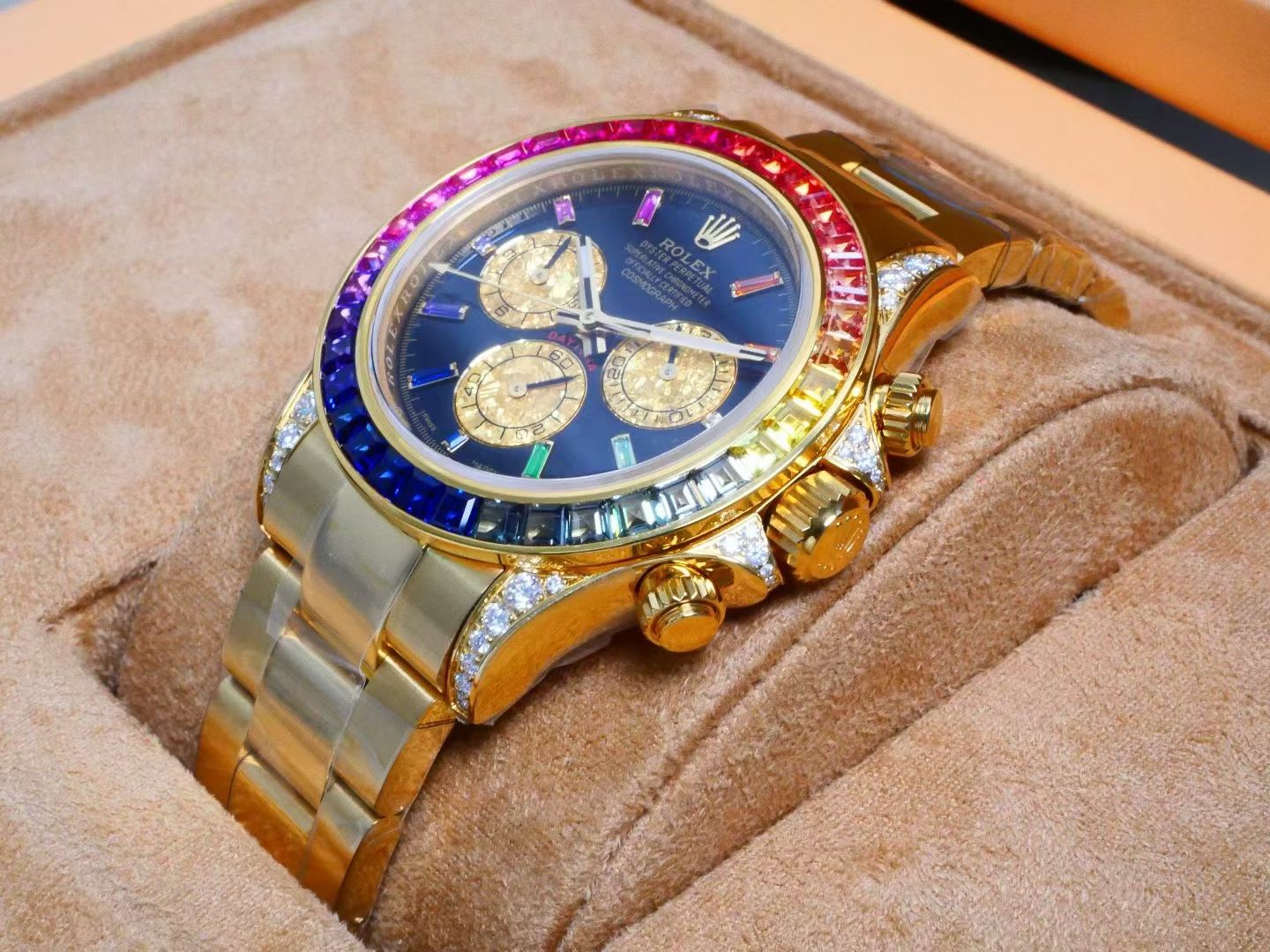 Rolex Daytona Rainbow – Yellow Gold, Diamond-Paved Dial, Colored Sapphire Bezel