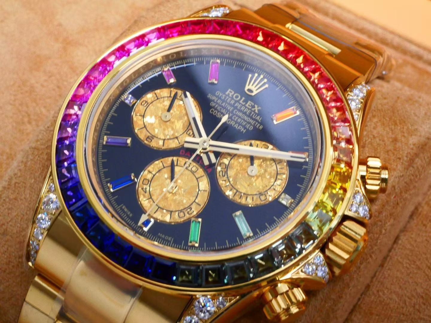 Rolex Daytona Rainbow – Yellow Gold, Diamond-Paved Dial, Colored Sapphire Bezel