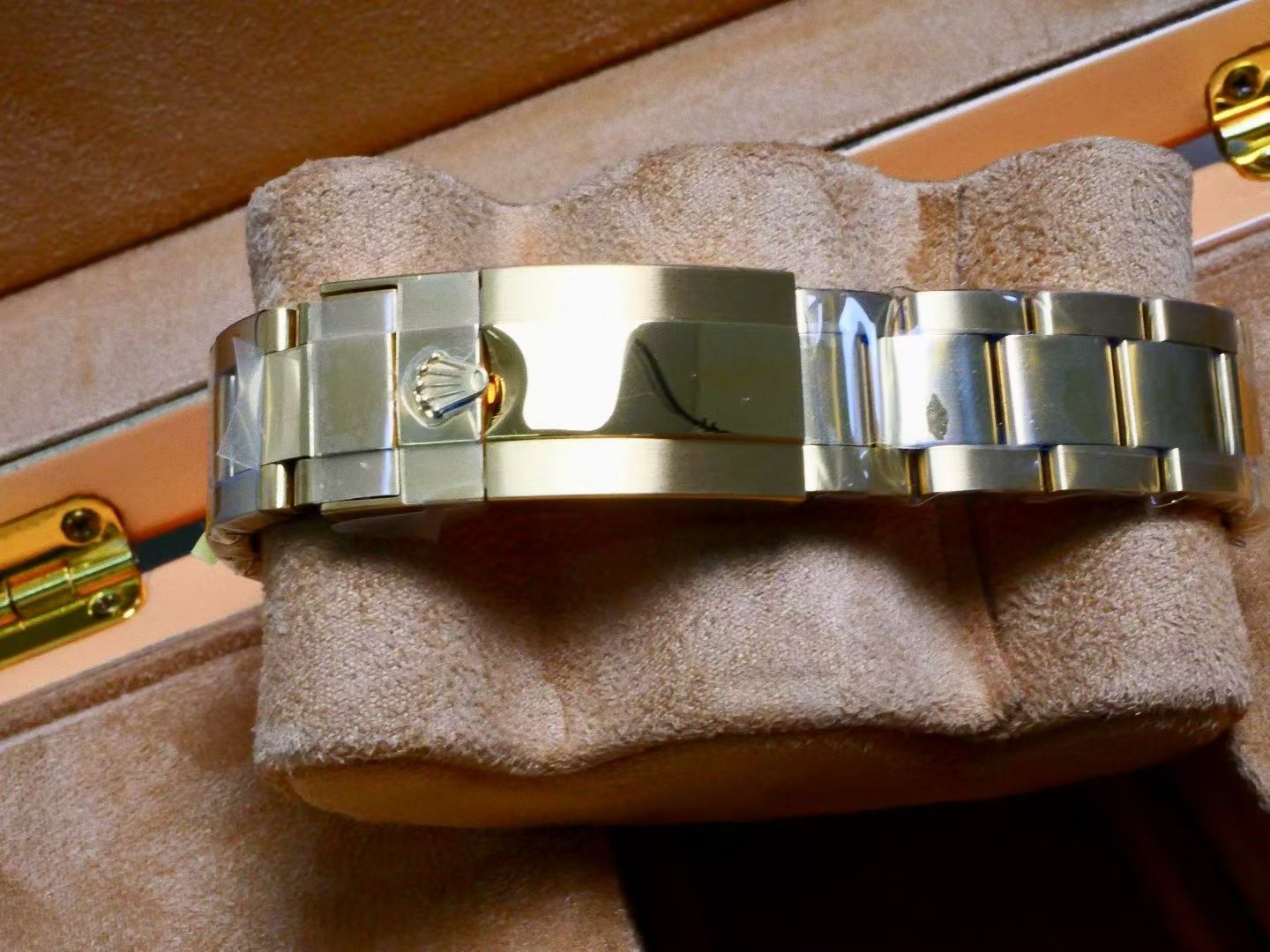 Rolex Daytona Rainbow – Yellow Gold, Diamond-Paved Dial, Colored Sapphire Bezel