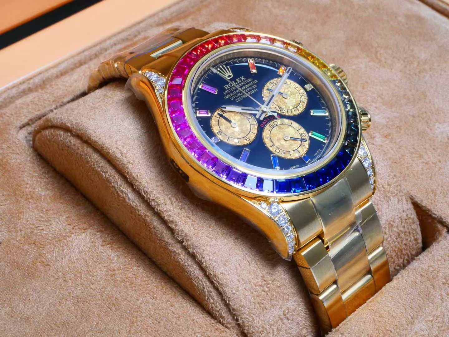 Rolex Daytona Rainbow – Yellow Gold, Diamond-Paved Dial, Colored Sapphire Bezel