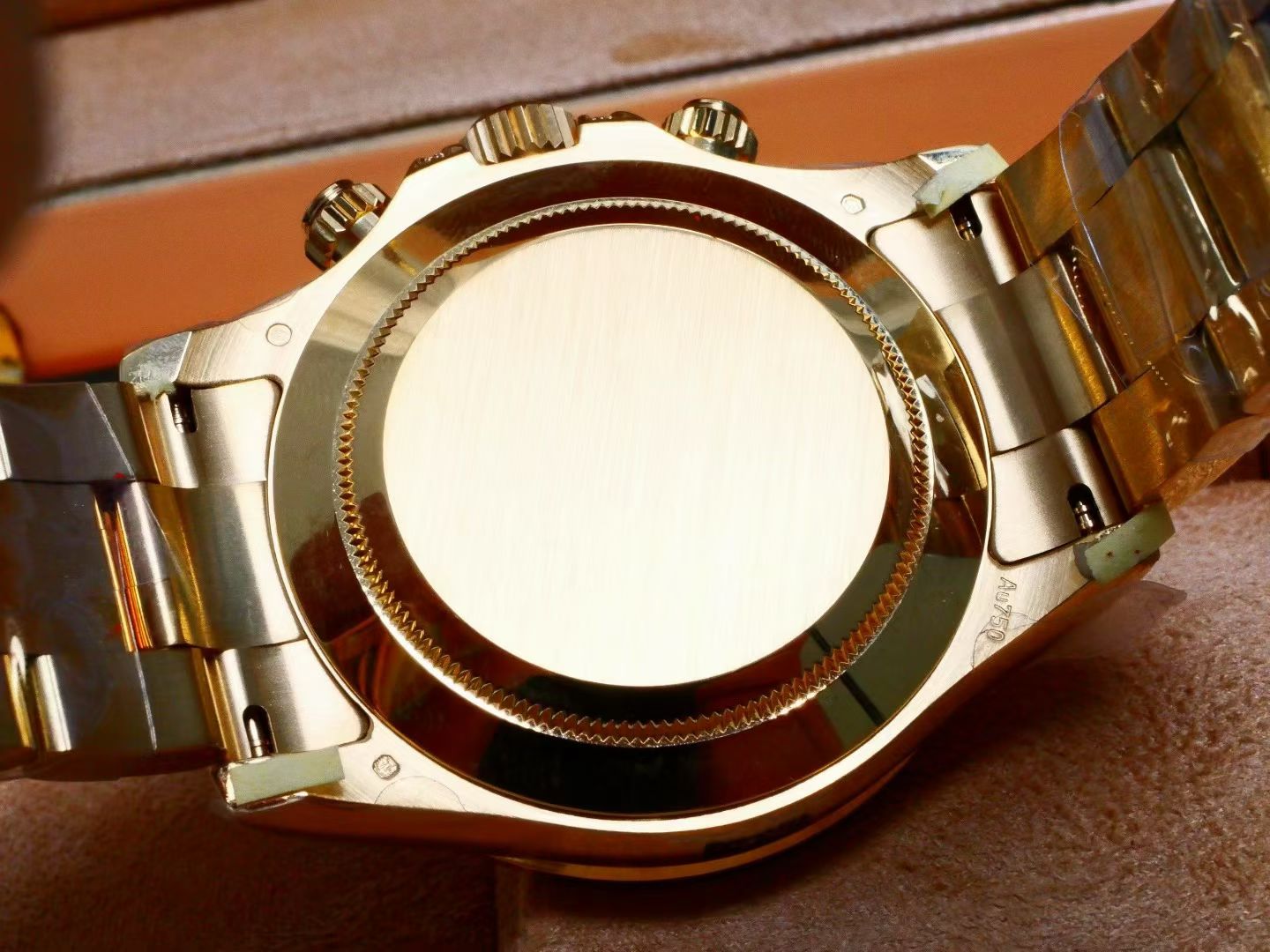 Rolex Daytona Rainbow – Yellow Gold, Diamond-Paved Dial, Colored Sapphire Bezel