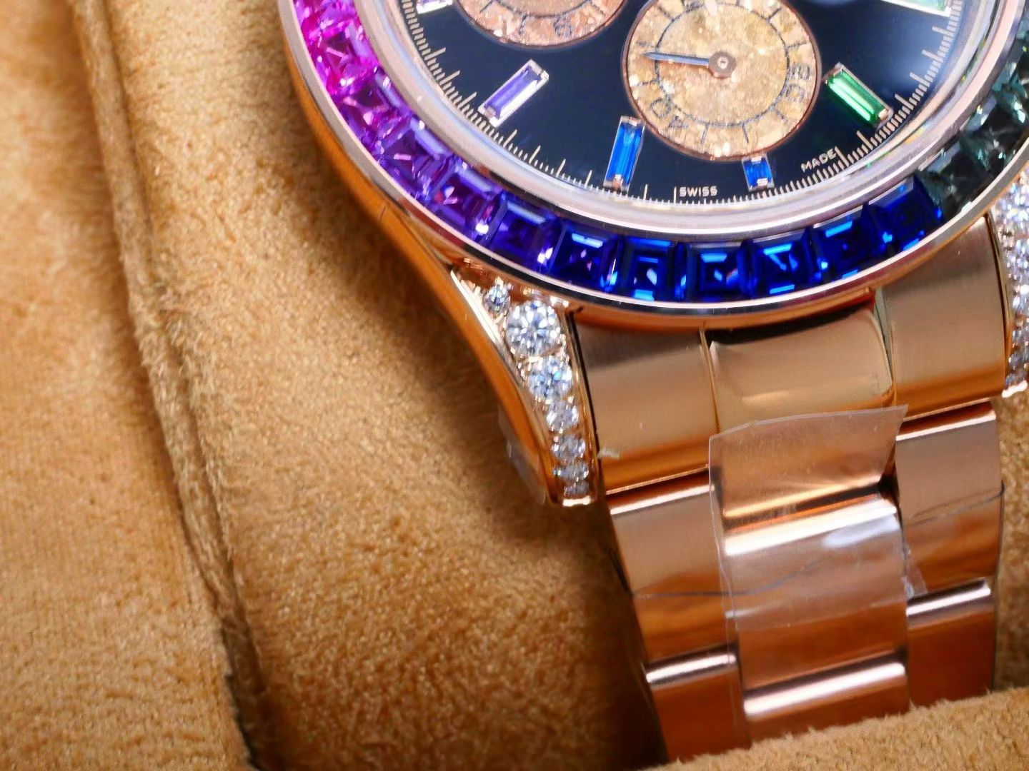 Rolex Oyster Perpetual Cosmograph Daytona – Everose Gold with Rainbow Sapphire Bezel