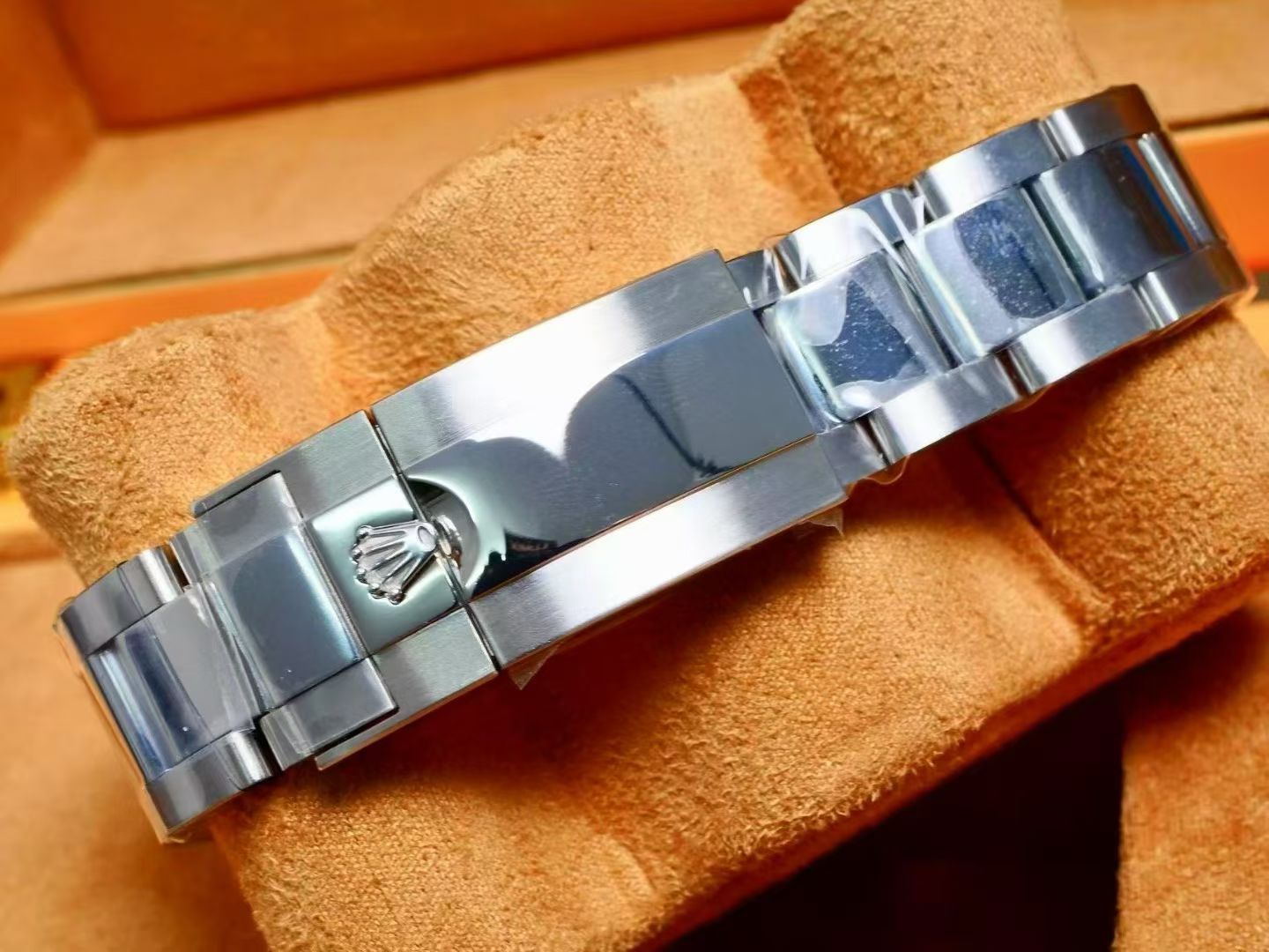 Rolex Cosmograph Daytona “Rainbow” – 18K White Gold, Pavé Diamond Dial, Rainbow Sapphire Bezel