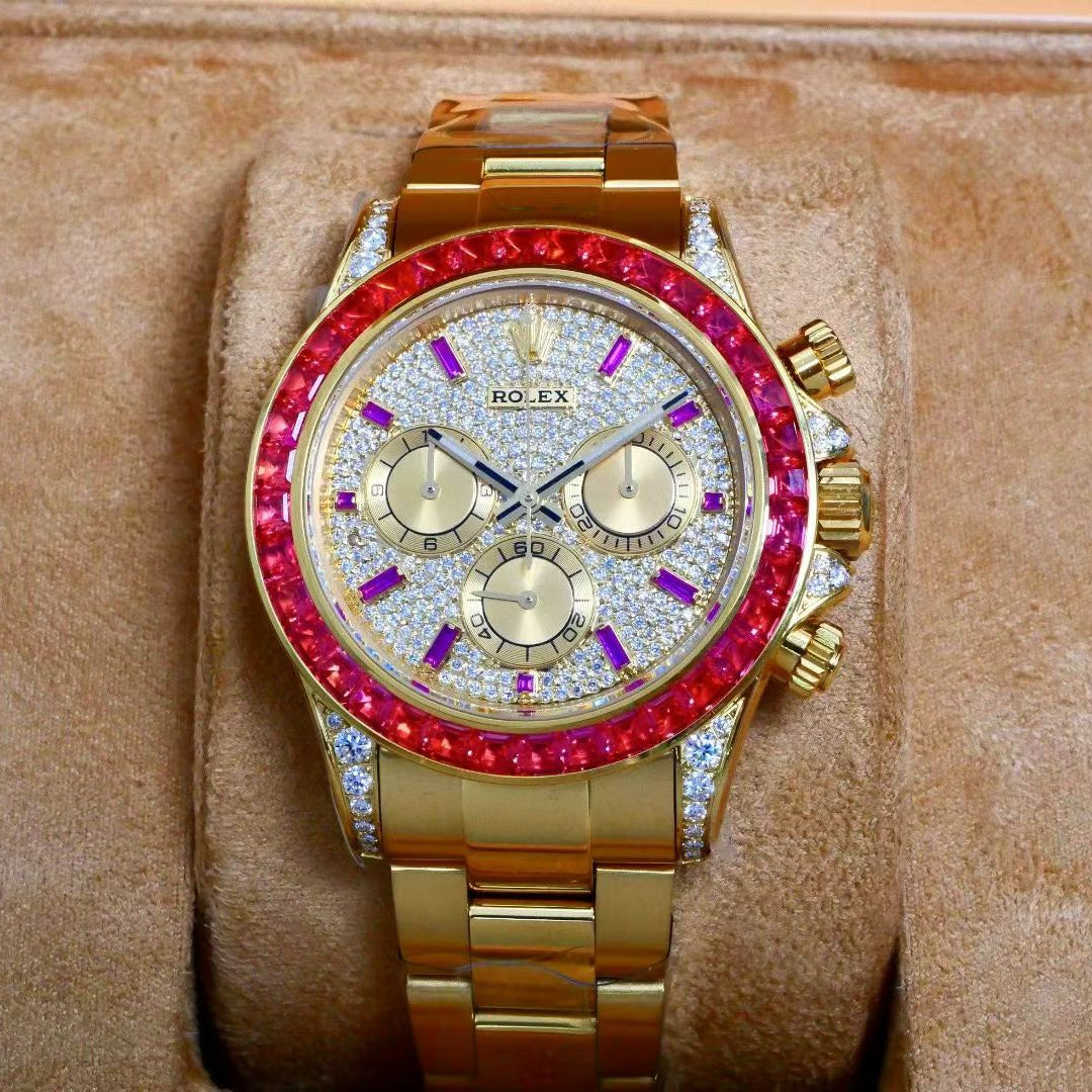 Rolex Cosmograph Daytona 126598 TRU – 18K Yellow Gold, Pigeon Blood Ruby Bezel, Pavé Diamond Dial