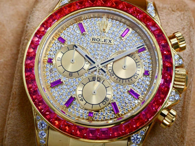 Rolex Cosmograph Daytona 126598 TRU – 18K Yellow Gold, Pigeon Blood Ruby Bezel, Pavé Diamond Dial