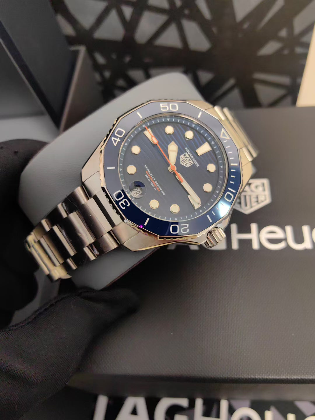 TAG Heuer Aquaracer Professional 300 – Date Watch