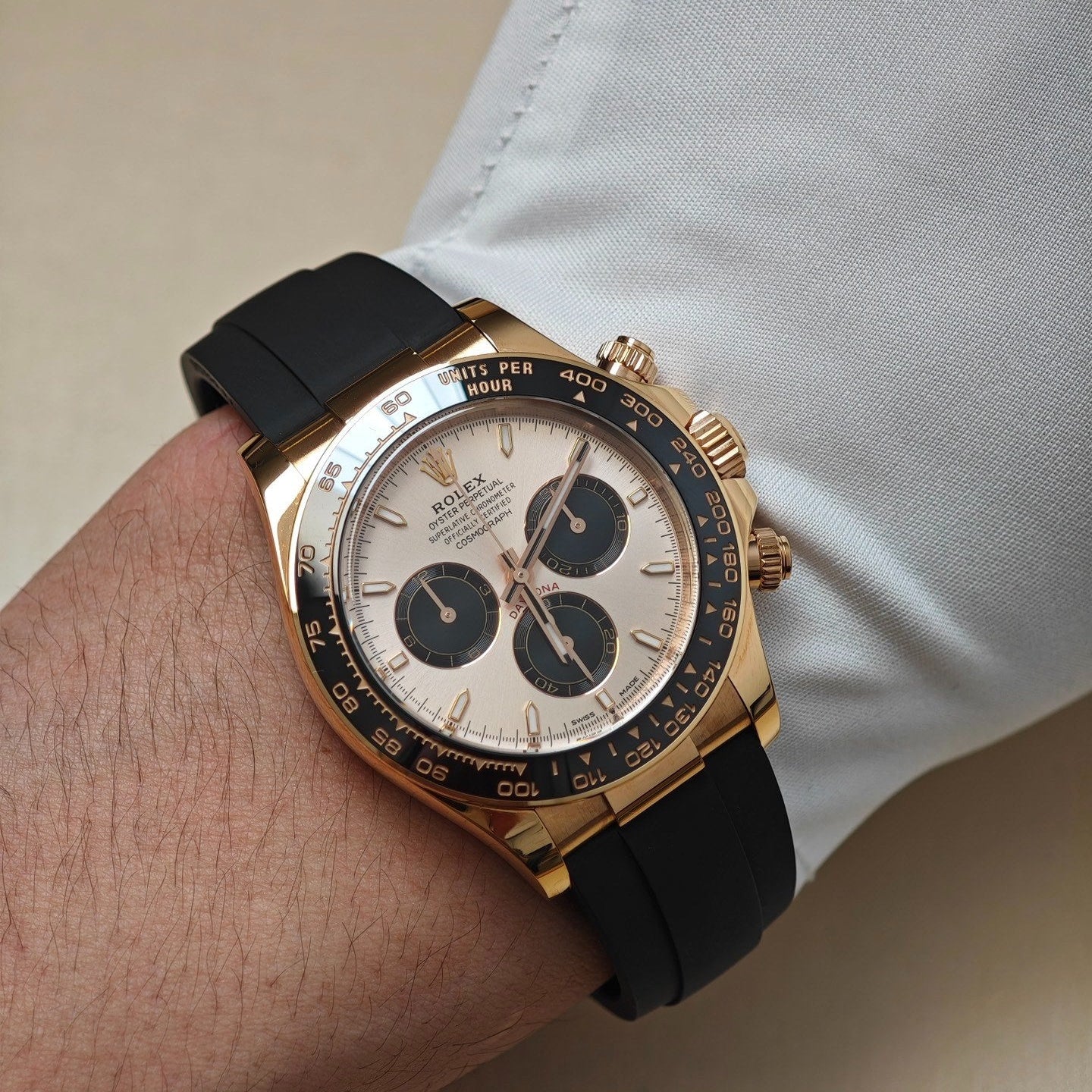 Rolex Cosmograph Daytona – 18k Yellow Gold, Black Dial, Oysterflex Bracelet