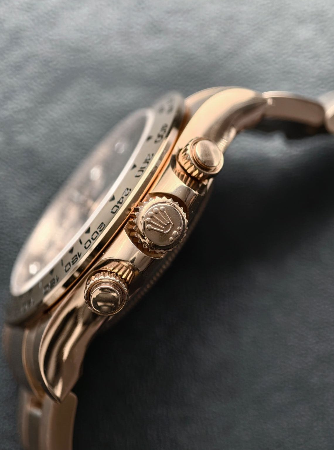 Rolex Cosmograph Daytona – 18k Everose Gold with Bright Black & Sundust Diamond-Set Dial